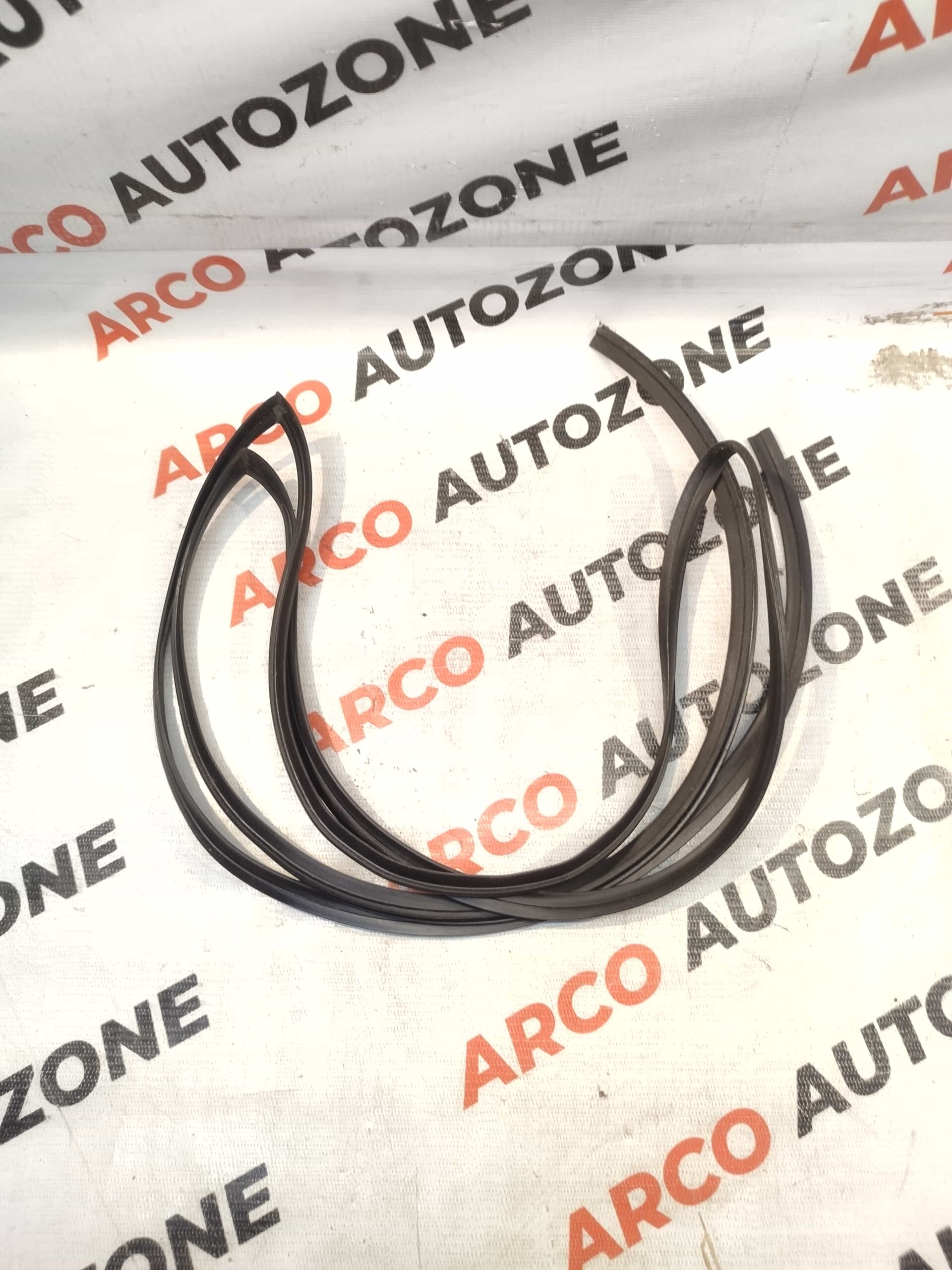 FRONT WINDSHIELD MOULDING SWIFT 12