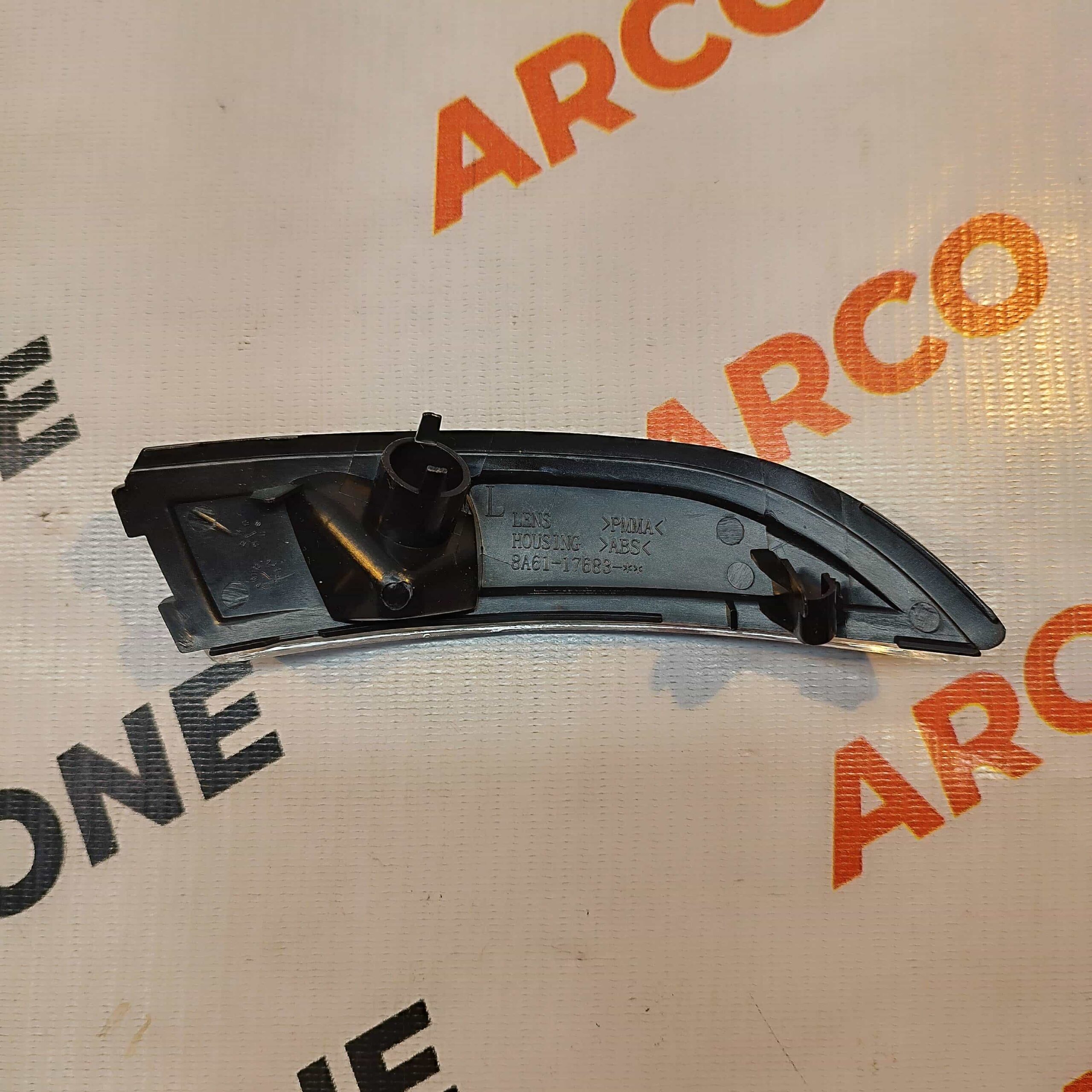 SIDE MIRROR INDICATOR FIESTA TITANIUM LEFT