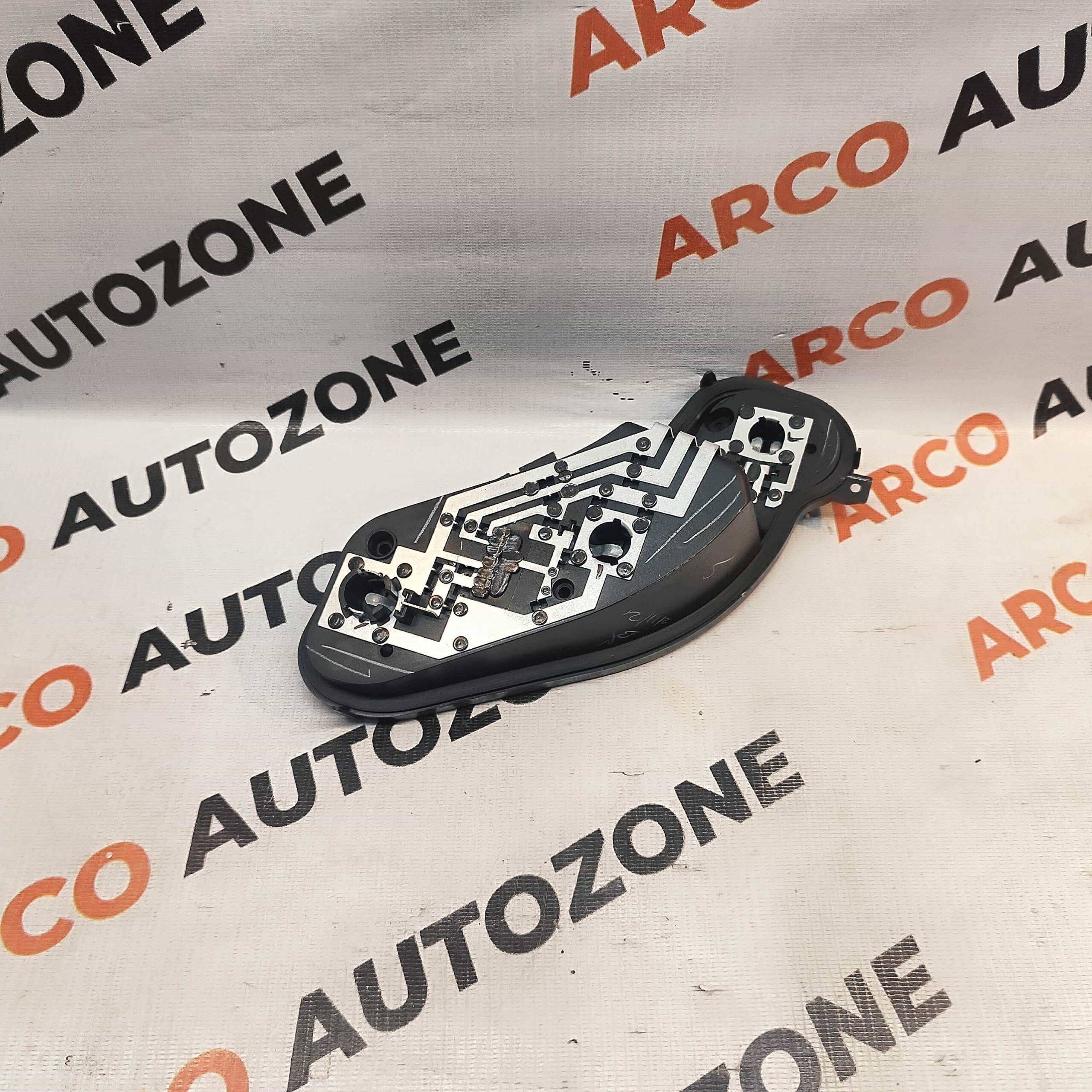 TAIL LIGHT HOLDER SUNNY LEFT NISSAN