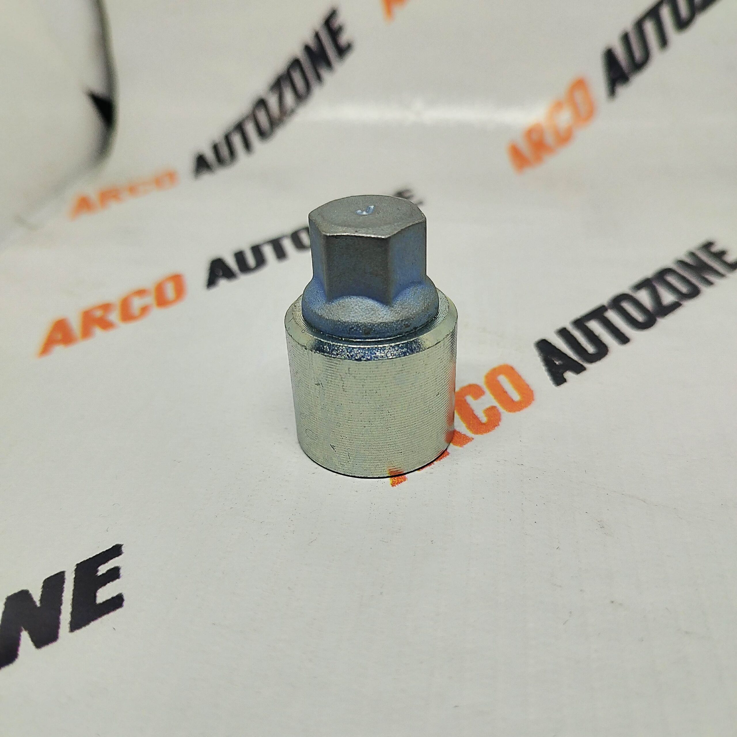 SPECIAL WHEEL NUT AUDI 4 J