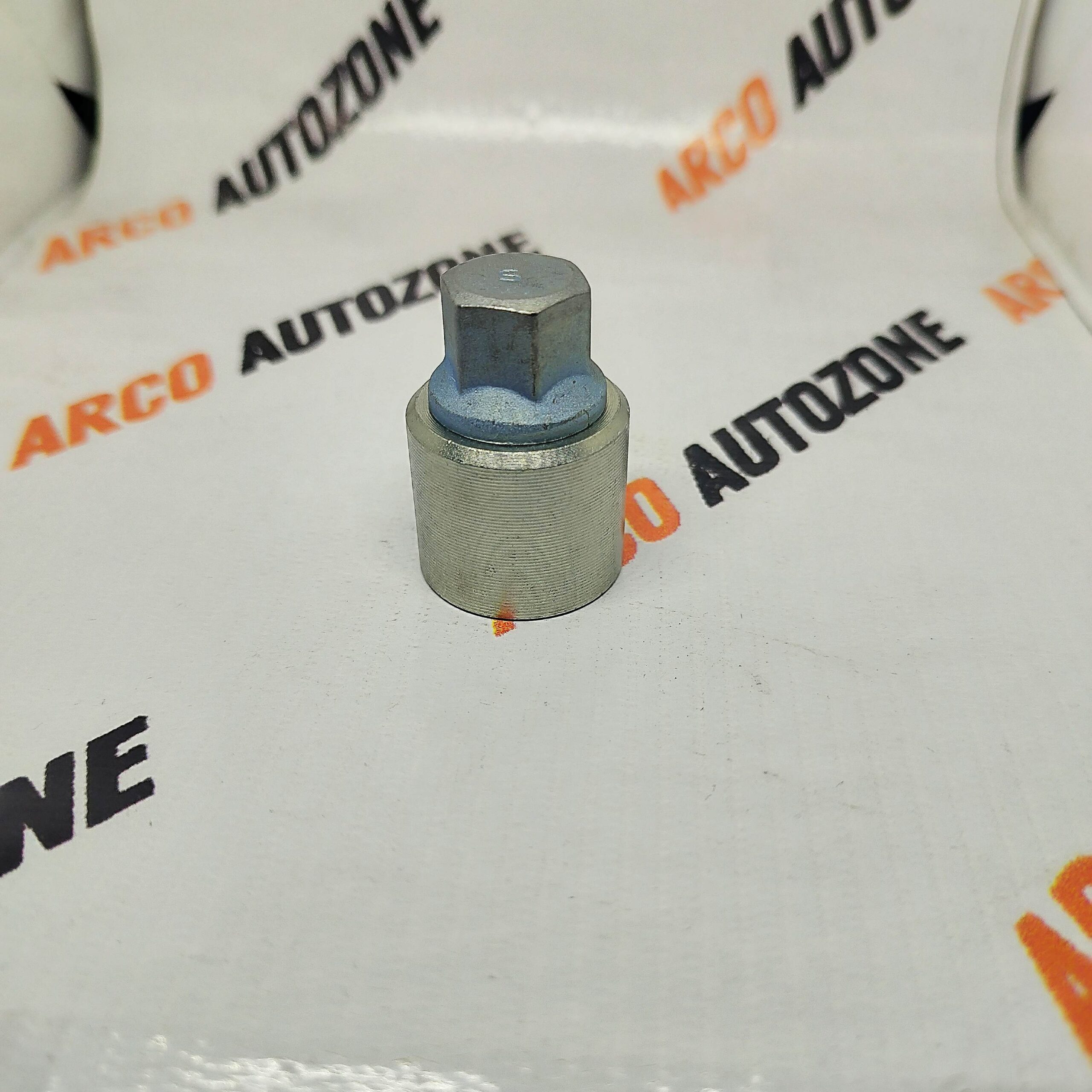 SPECIAL WHEEL NUT AUDI 6 S