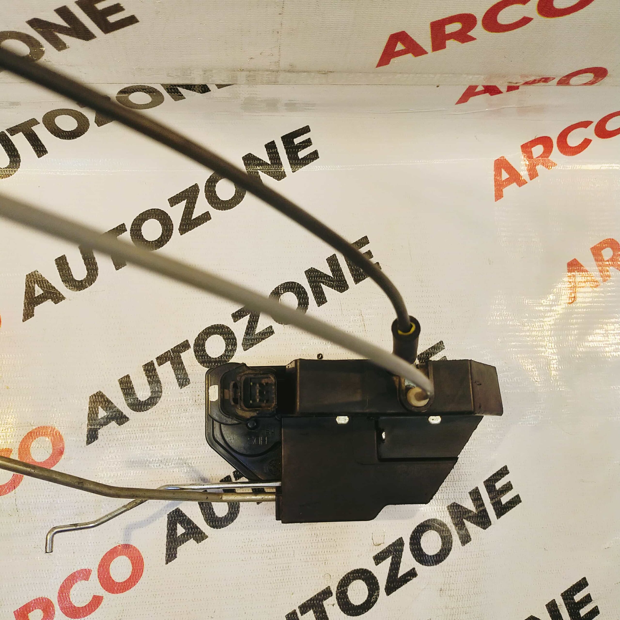 DOOR LATCH I10 FRONT RIGHT HYU 813200X110