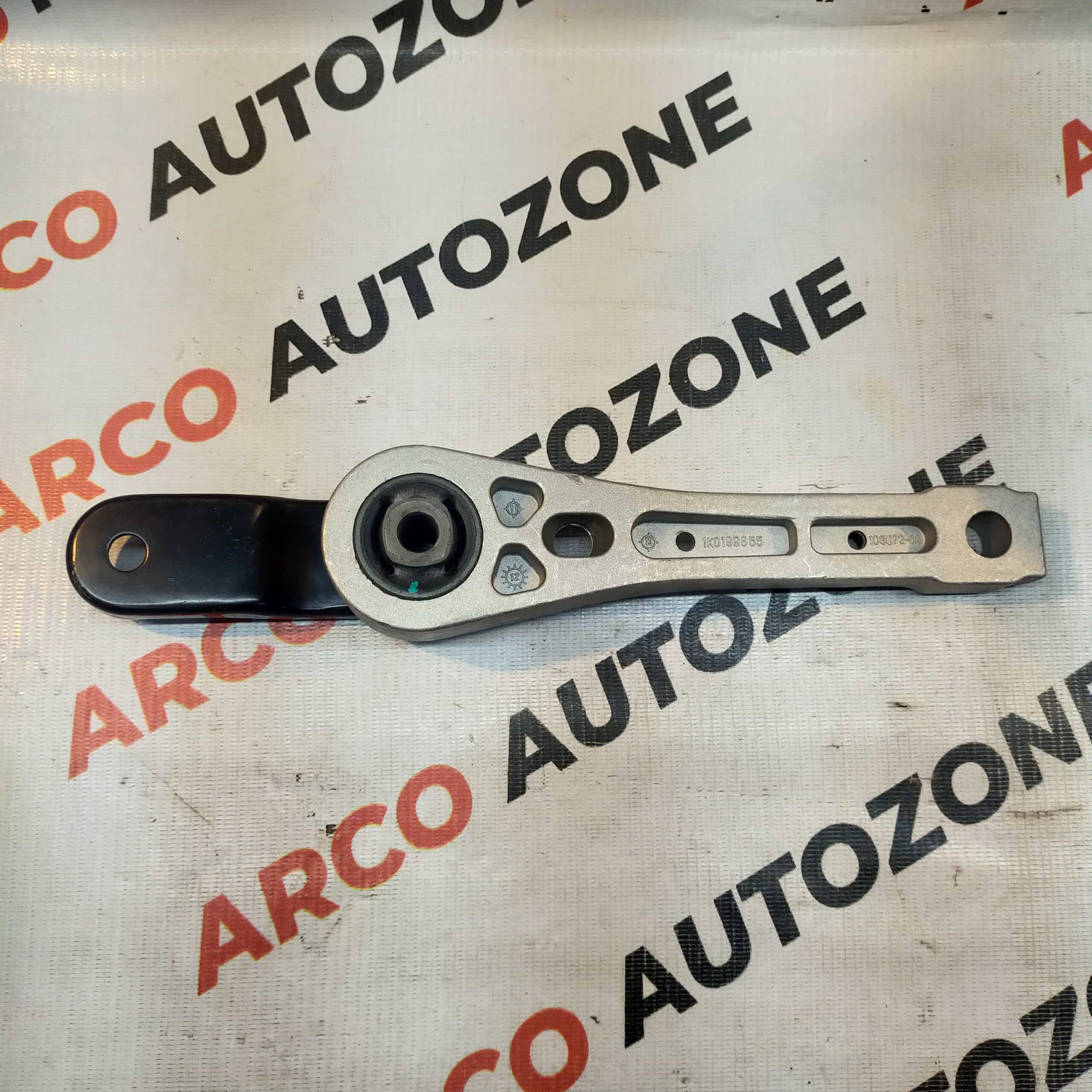 GEAR MOUNTING SUPERB LAURA YETI VIKA 038121132D