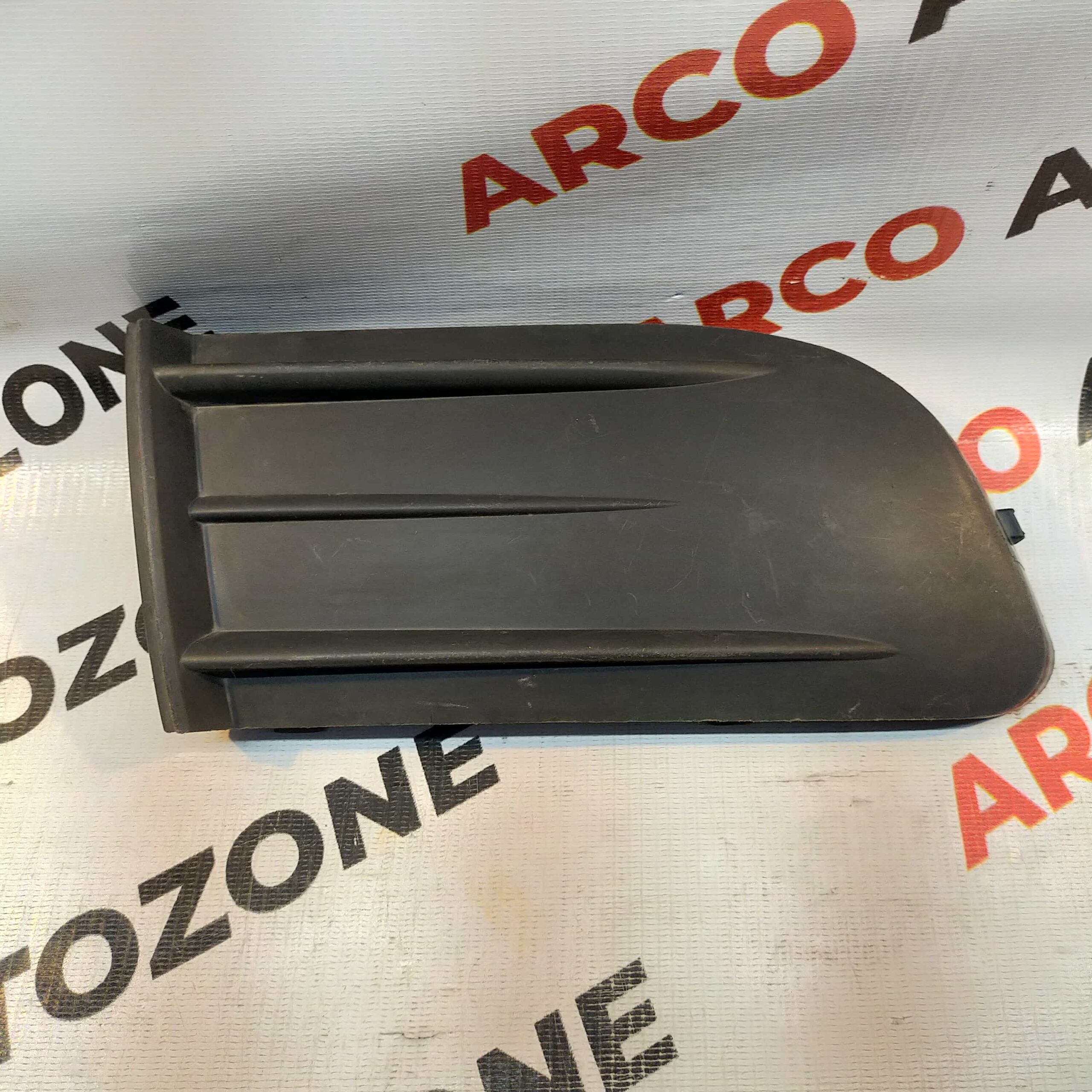 FOG LAMP COVER LAURA RIGHT VW 1Z0807367B41