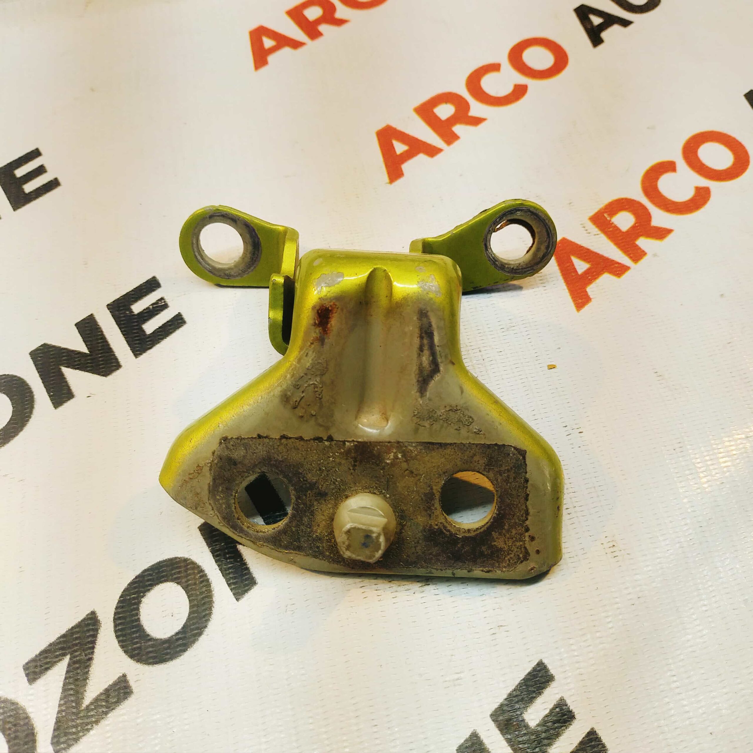DOOR HINGE