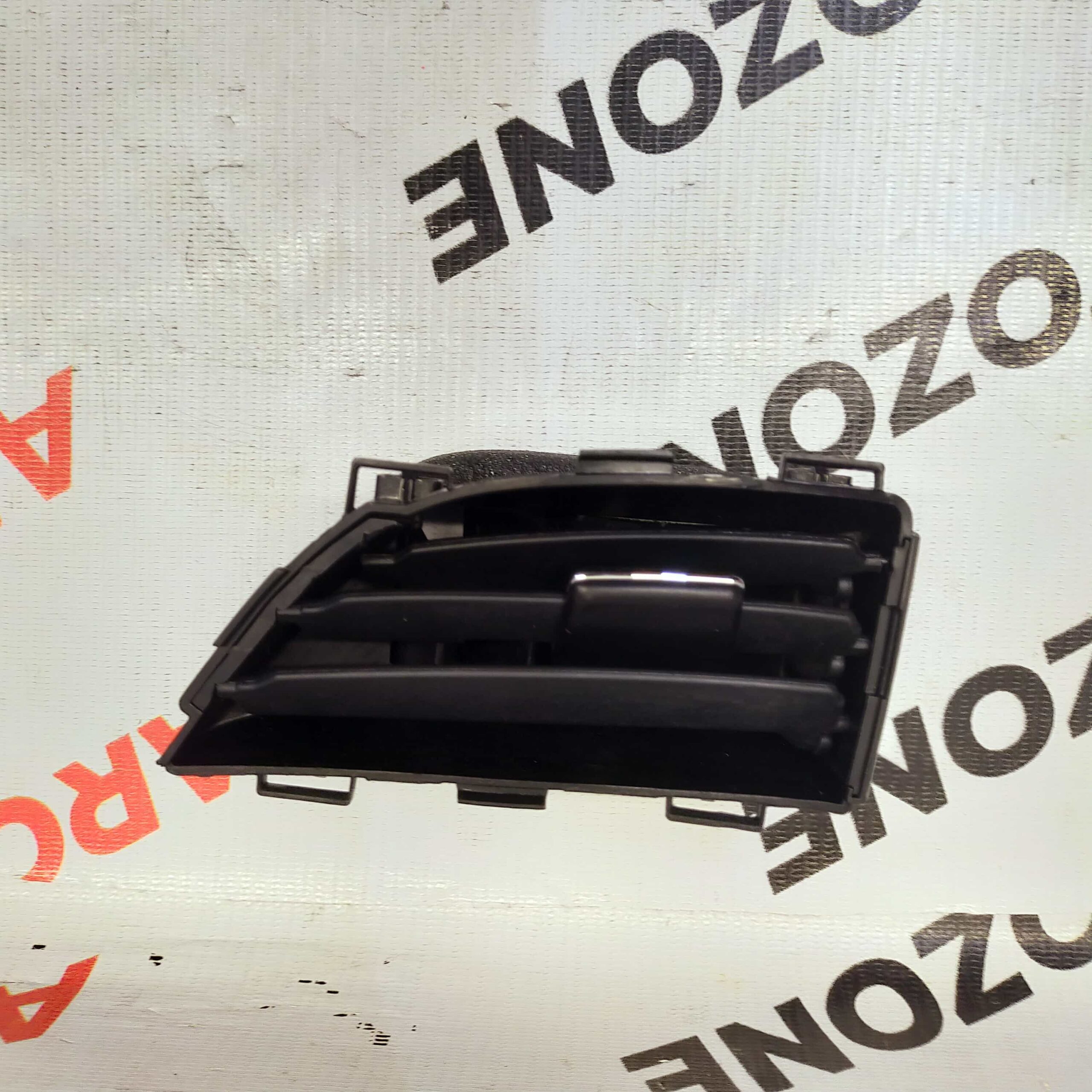 AC VENT CTR LEFT BALENO BLACK MGP 73620M68P00C48