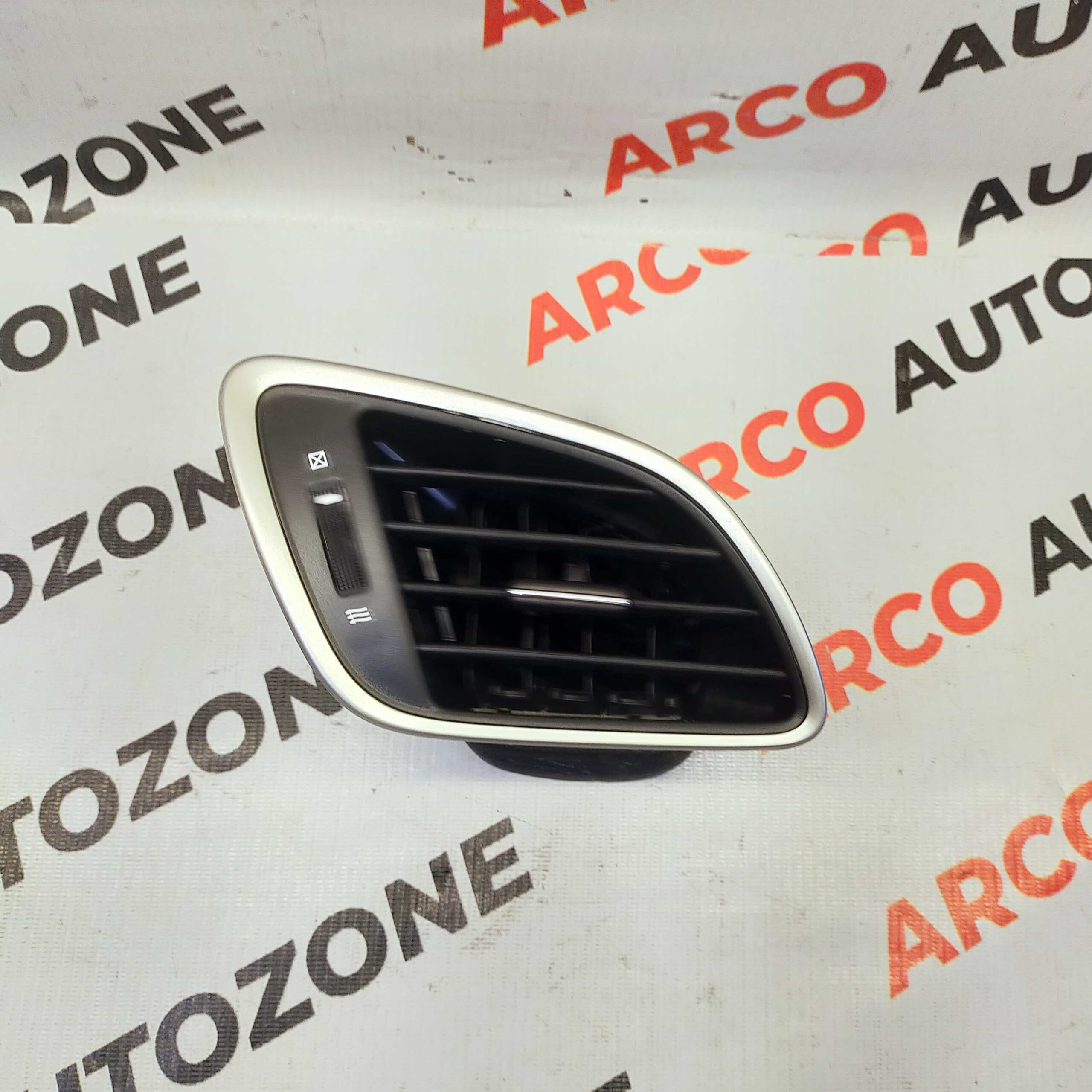 AC VENT BALENO LEFT SILVER MGP 73640M68P00HTV
