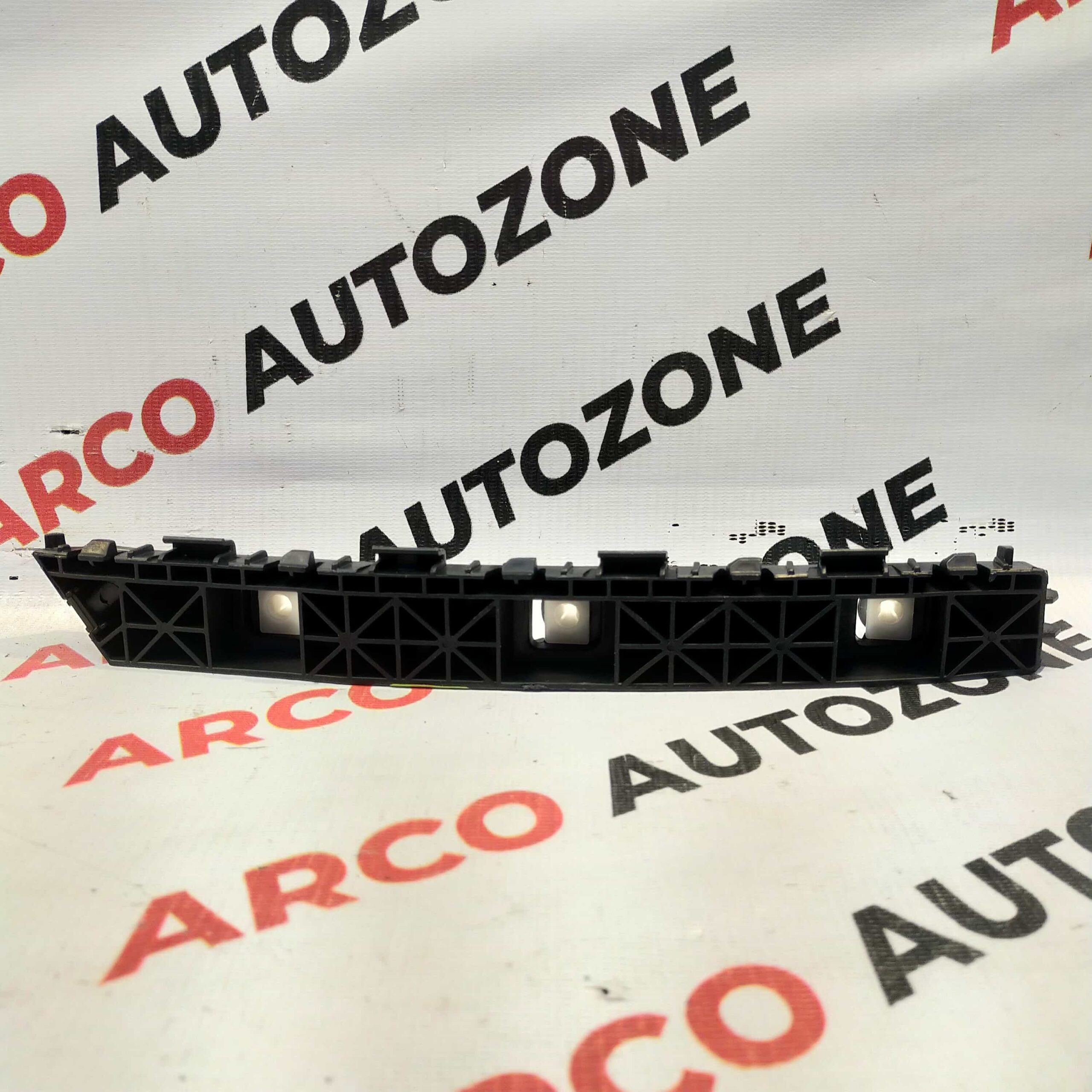REAR BUMPER BRACKET NIOS LEFT HYU 86651K6000
