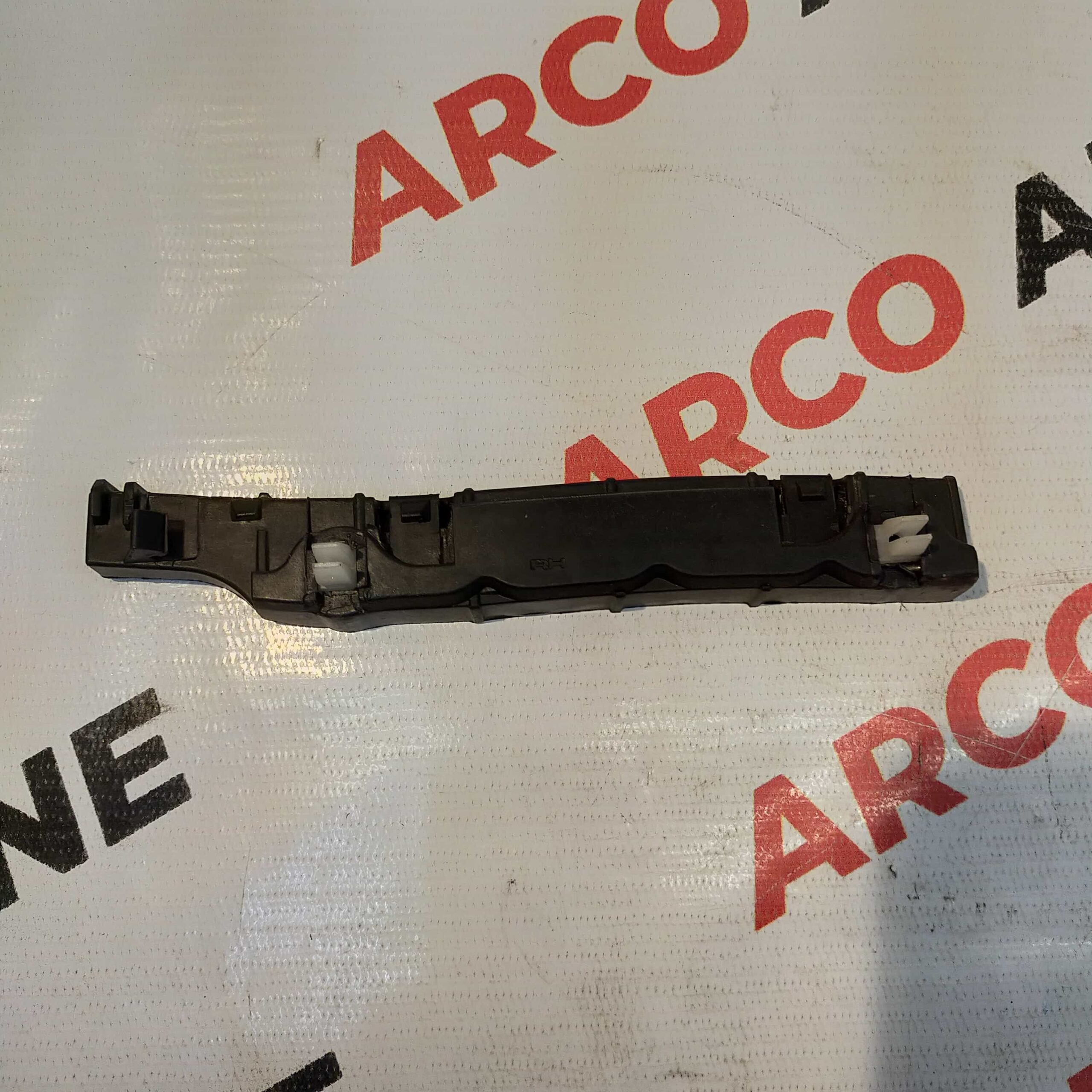 FRONT BUMPER BRACKET I20 T1 RIGHT HYU 865141J000