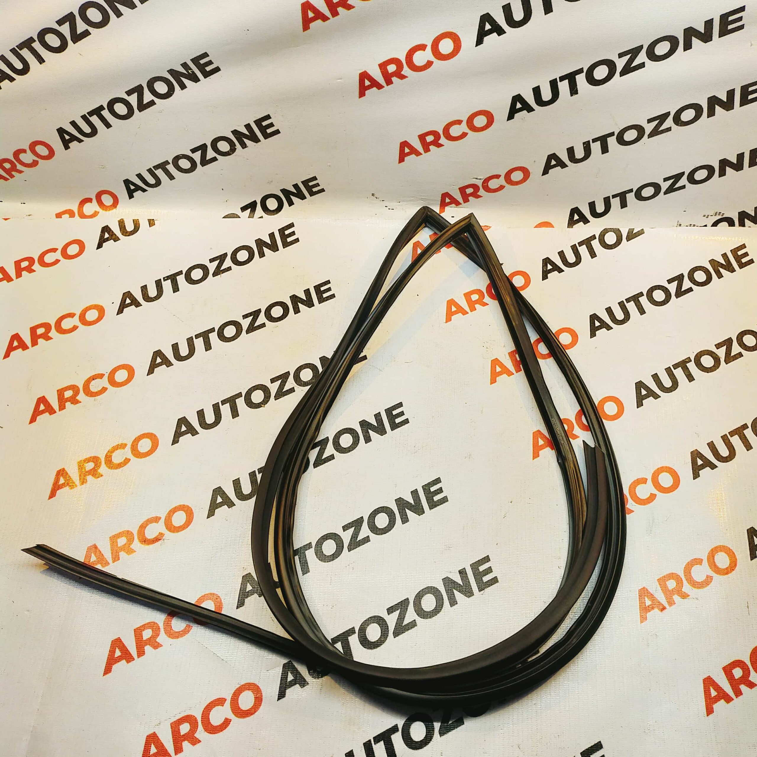 WINDSHIELD MOULDING INNOVA