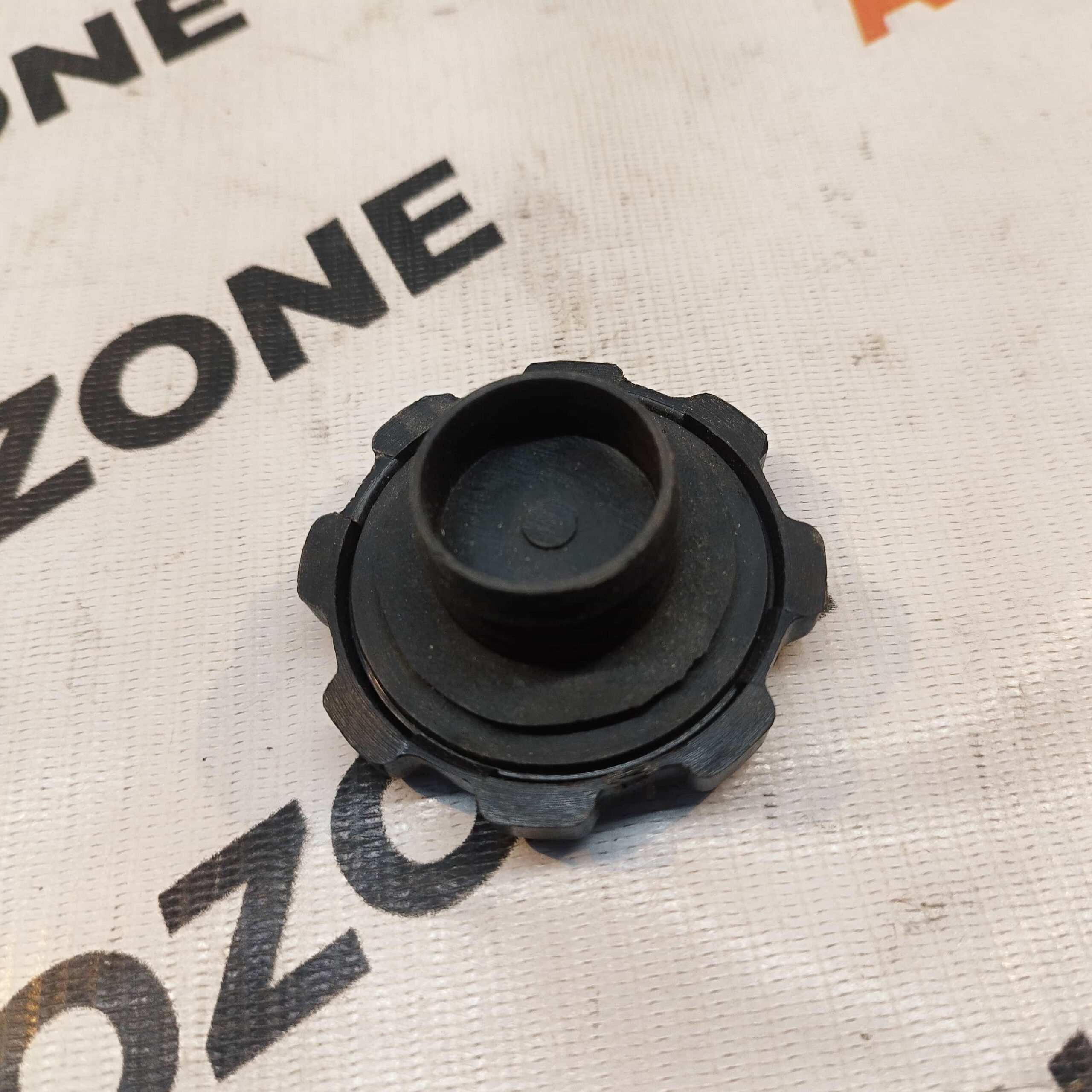 ENGINE OIL CAP QUALIS