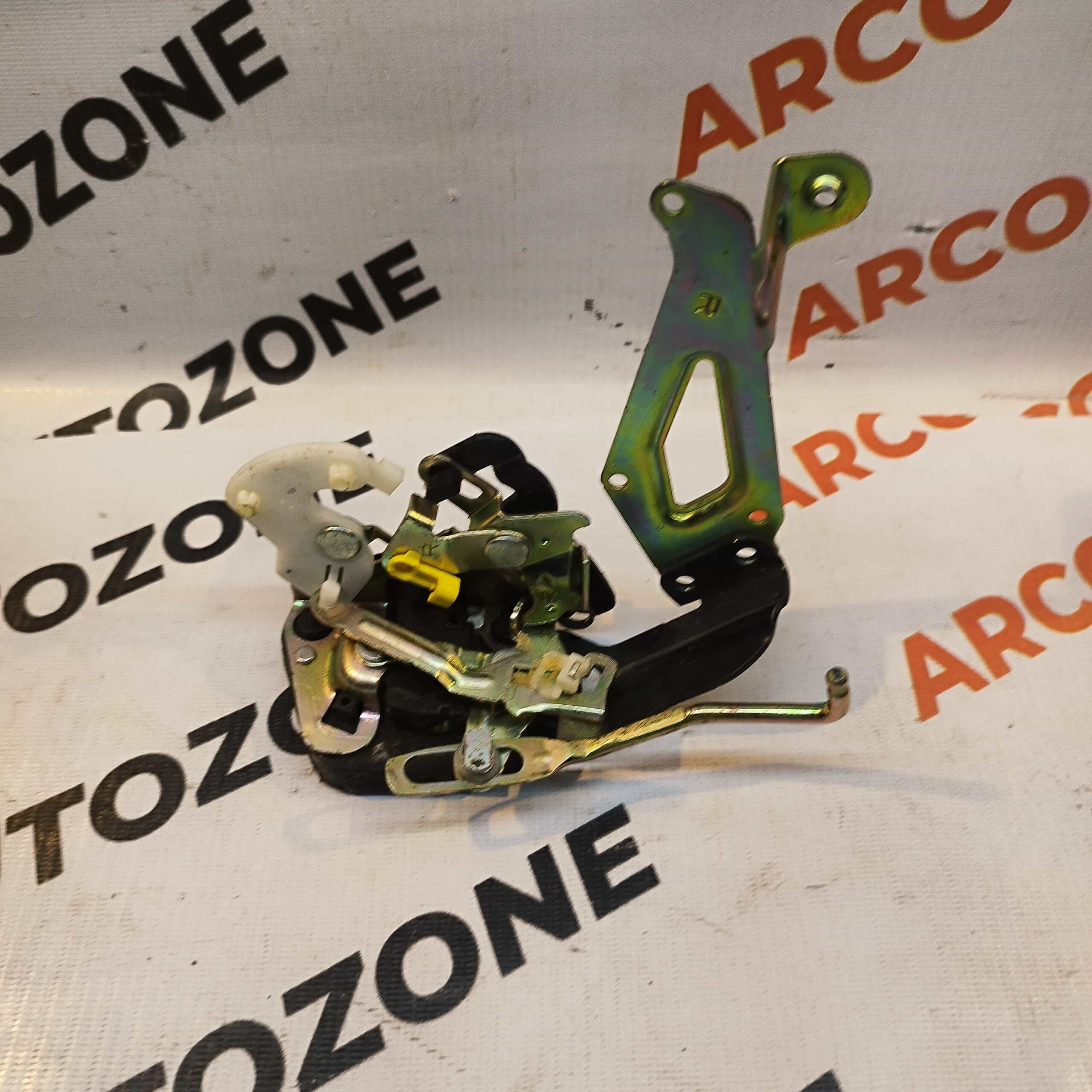 DOOR LATCH ACCENT REAR RIGHT PWR HYU 8142025030
