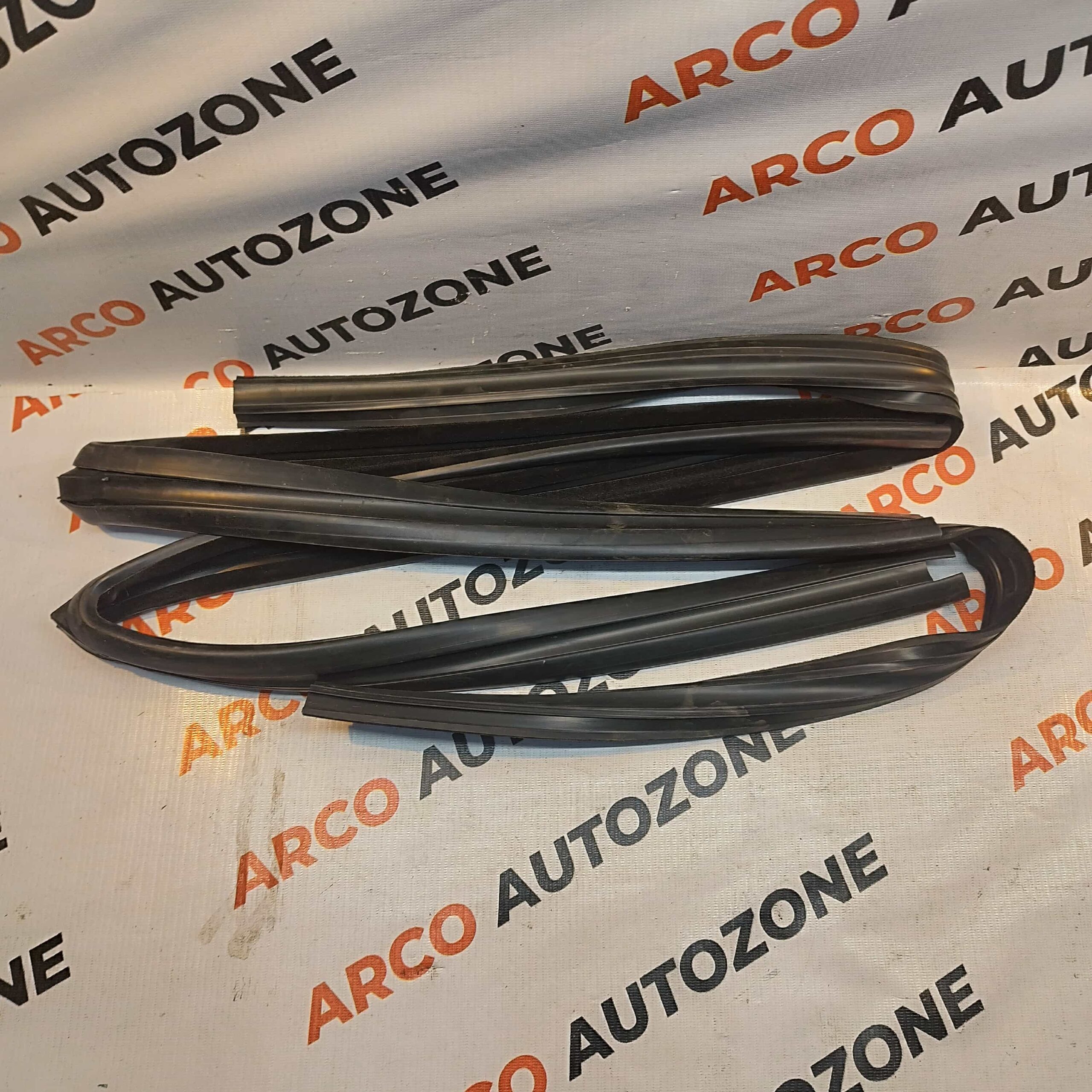 RUN CHANNEL RUBBER SET SCORPIO REAR LEFT RIGHT ALP