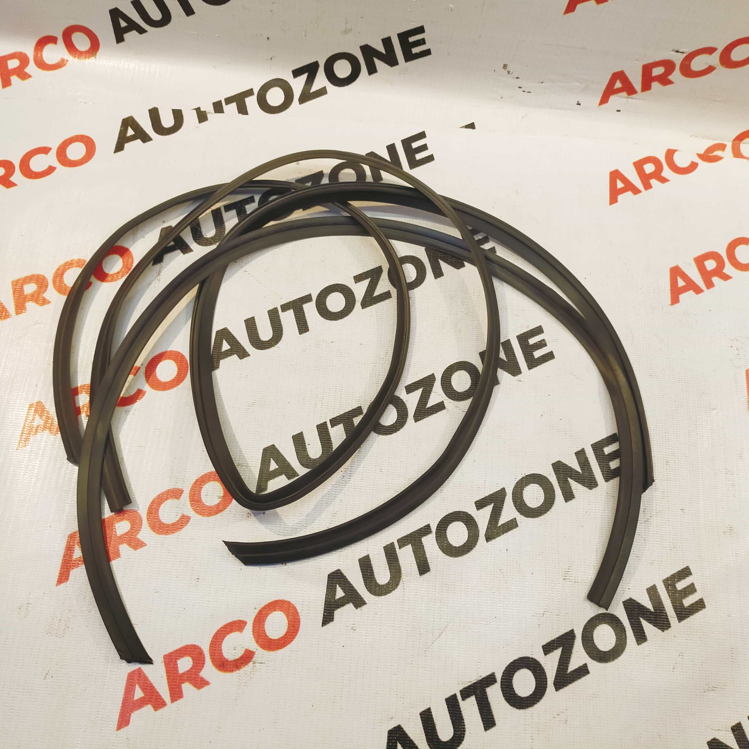 REAR WINDSHIELD MOUL EECO GAN