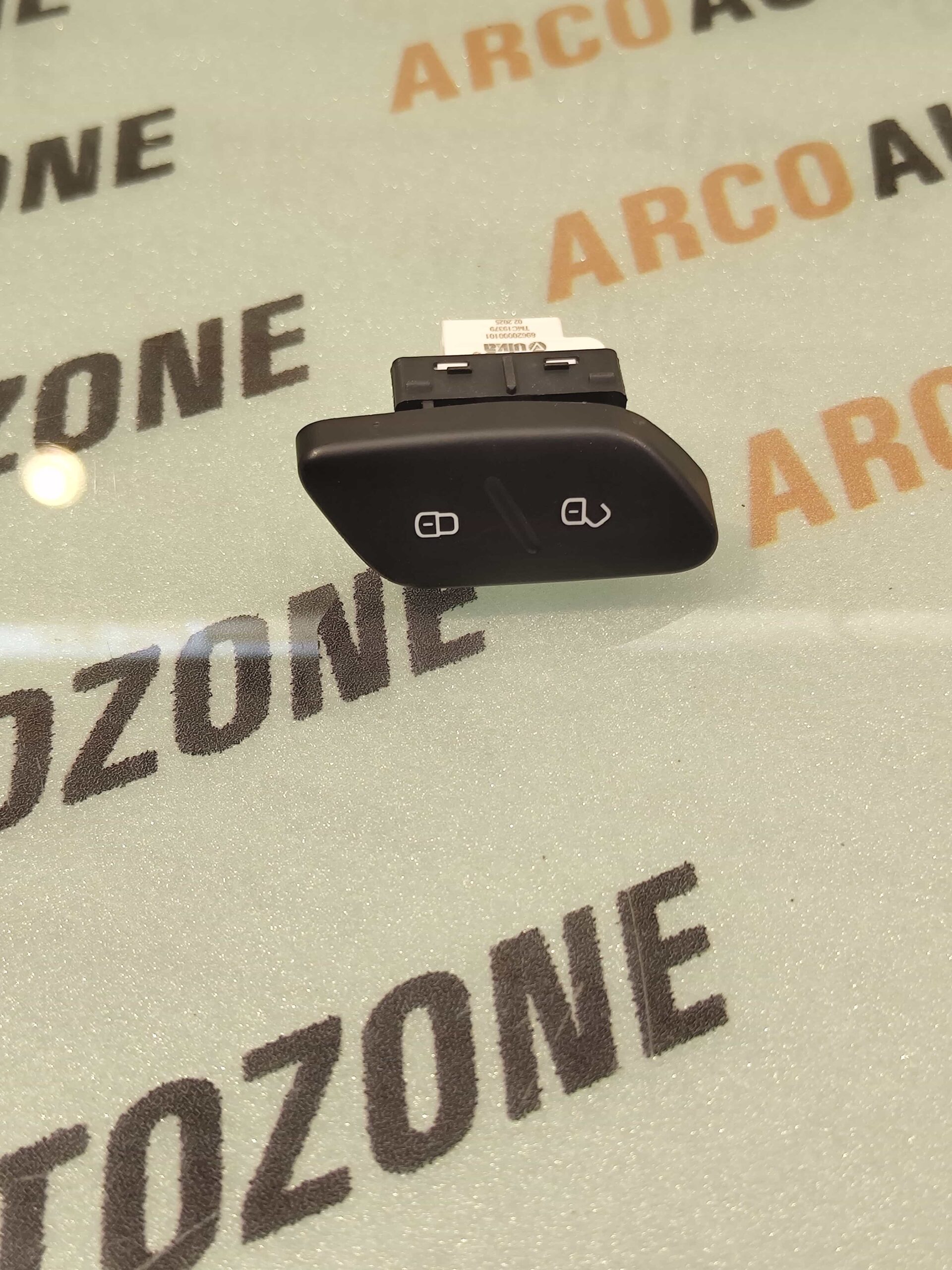 CENTRAL LOCK SWITCH POLO VENTO RAPID VIKA 6R2962125A