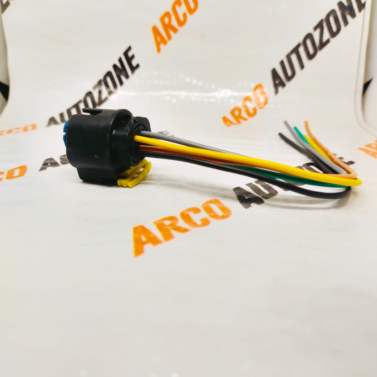 ELECTRONIC COMPONENTS WIRING HARNESS COUPLER AIR MASS SENSOR THAR XUV500 XUV700 SCORPIO 5 PIN