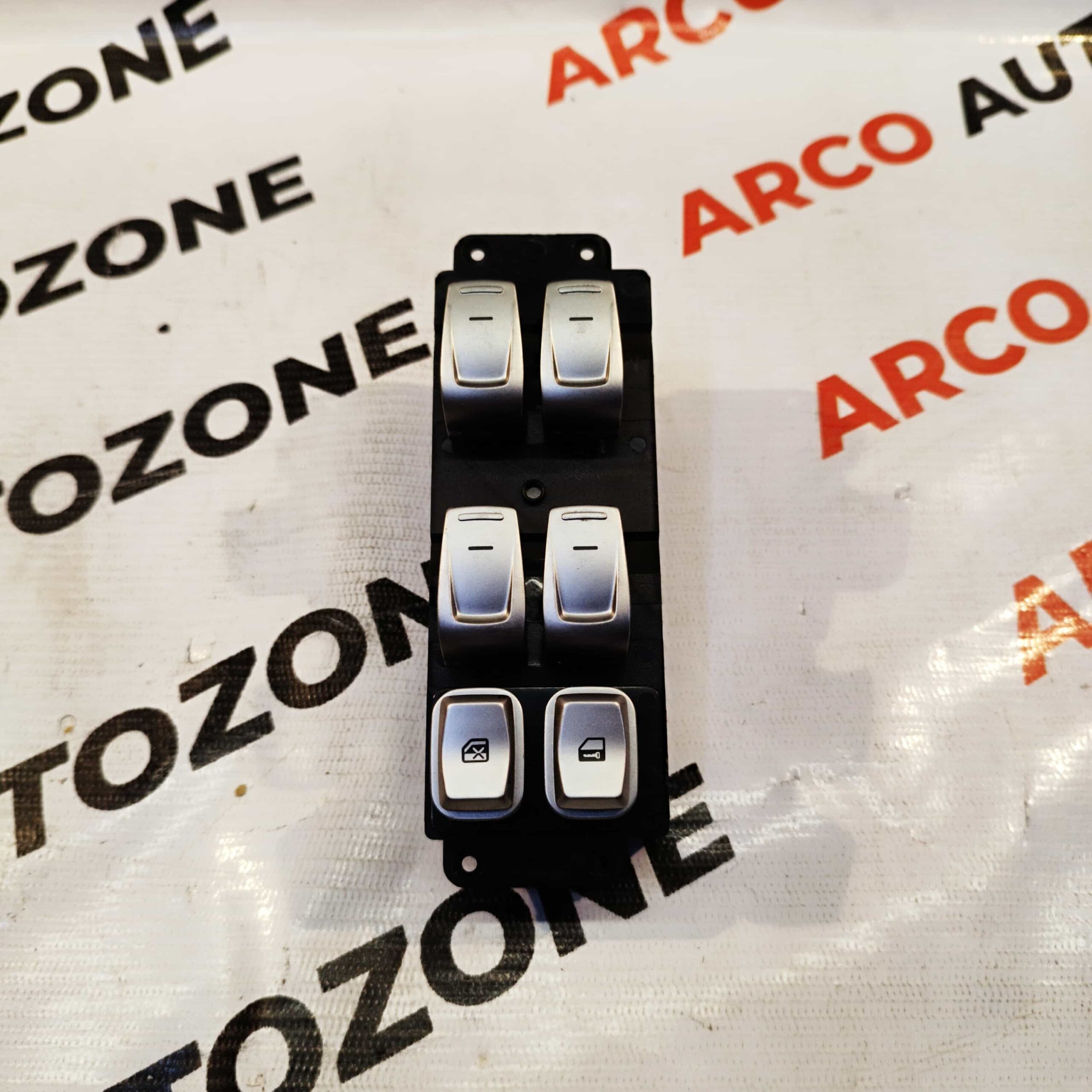 POWER WINDOW SWITCH MAIN XUV300 SILVER TATA 299139563