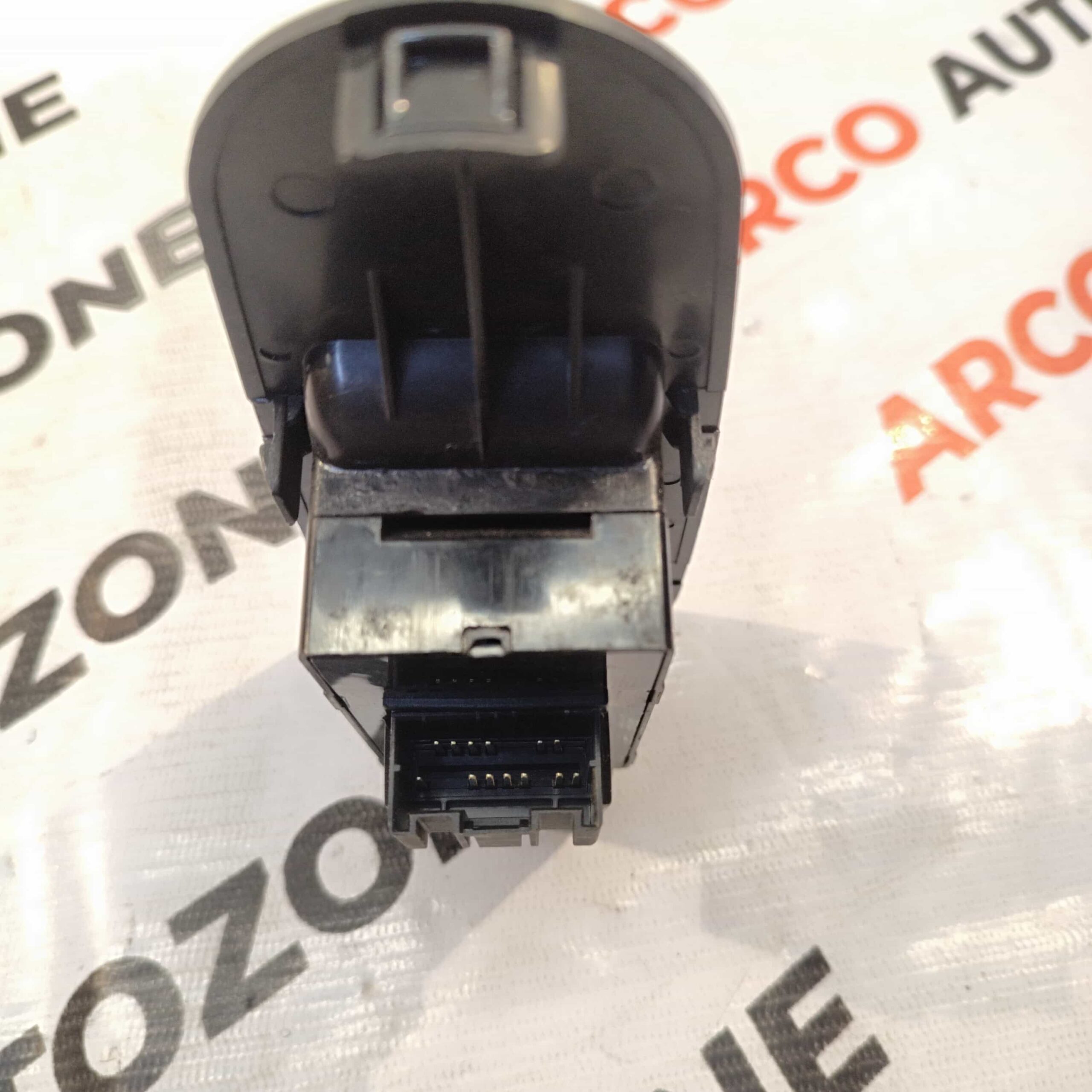 POWER WINDOW SWITCH MAIN VISTA MANZA FRONT RIGHT BLACK TATA 299104565
