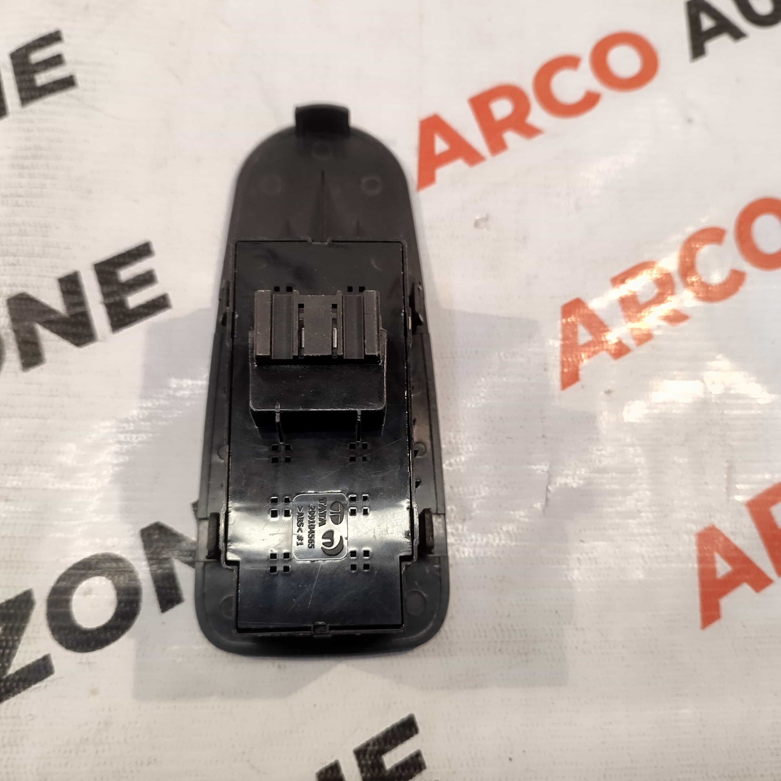 POWER WINDOW SWITCH MAIN VISTA MANZA FRONT RIGHT BLACK TATA 299104565