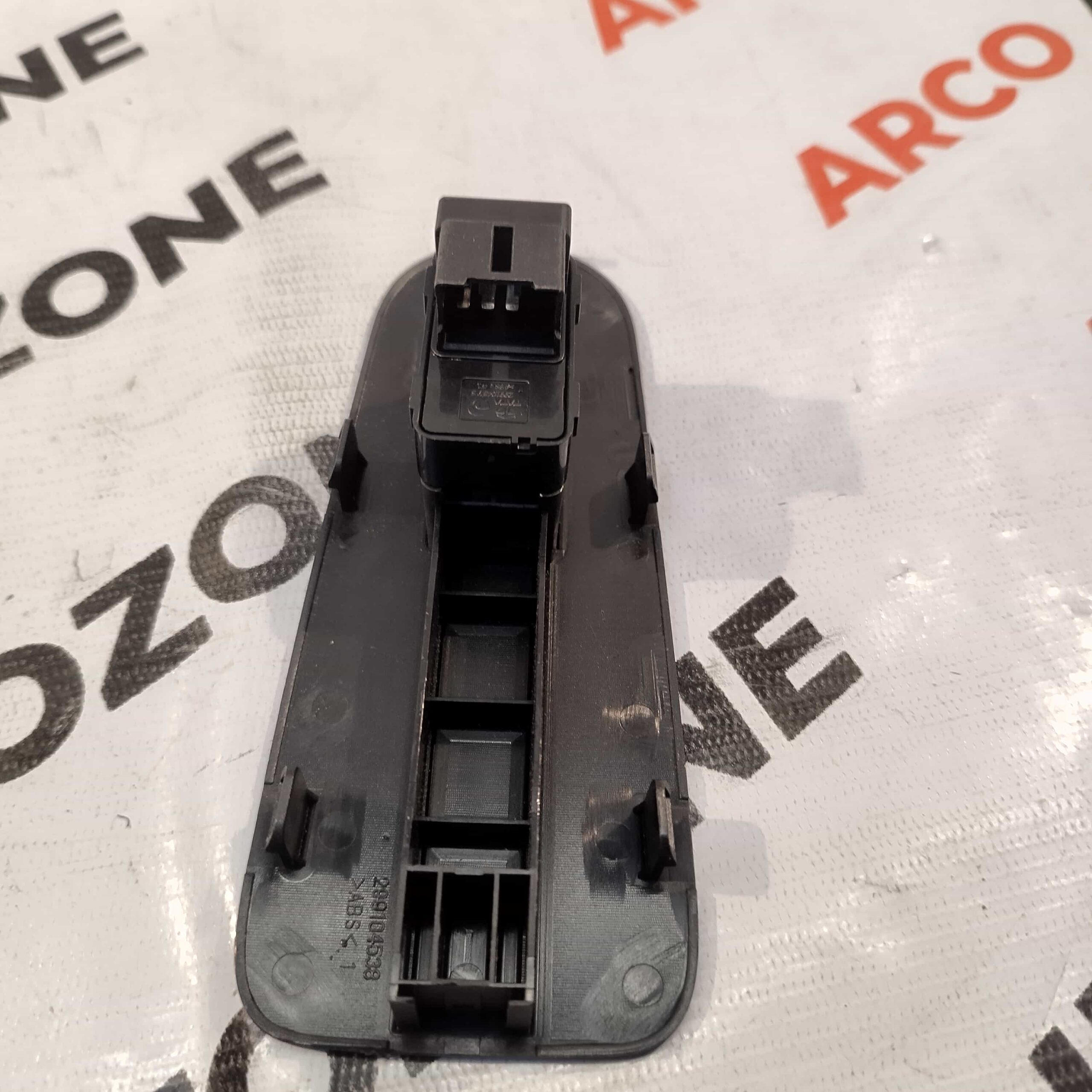 POWER WINDOW SWITCH SINGLE MANZA FRONT LEFT BLACK TATA 299104538