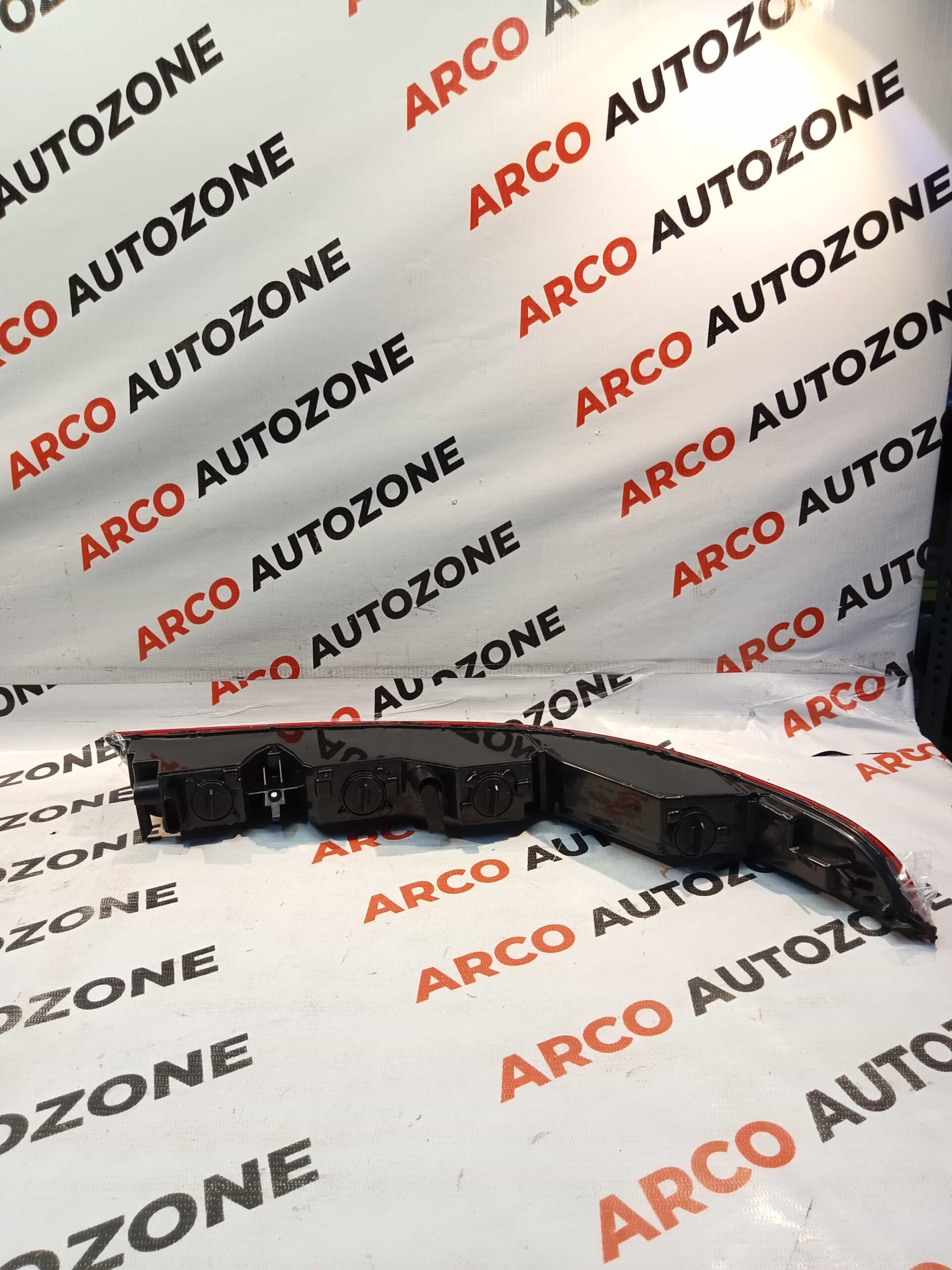 REAR BUMPER REFLECTOR Q3 T2 LEFT IMP 8UD945095B