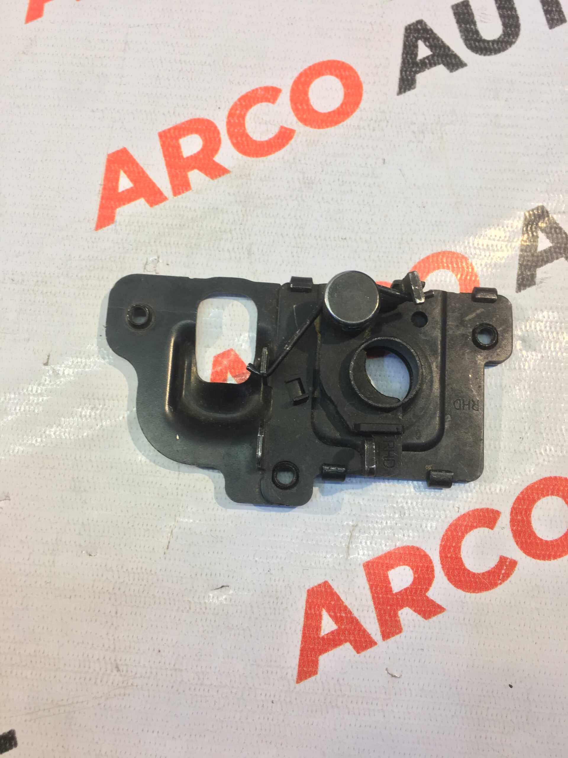 BONNET LOCK VERNA 07 UPP HYU 811301G500