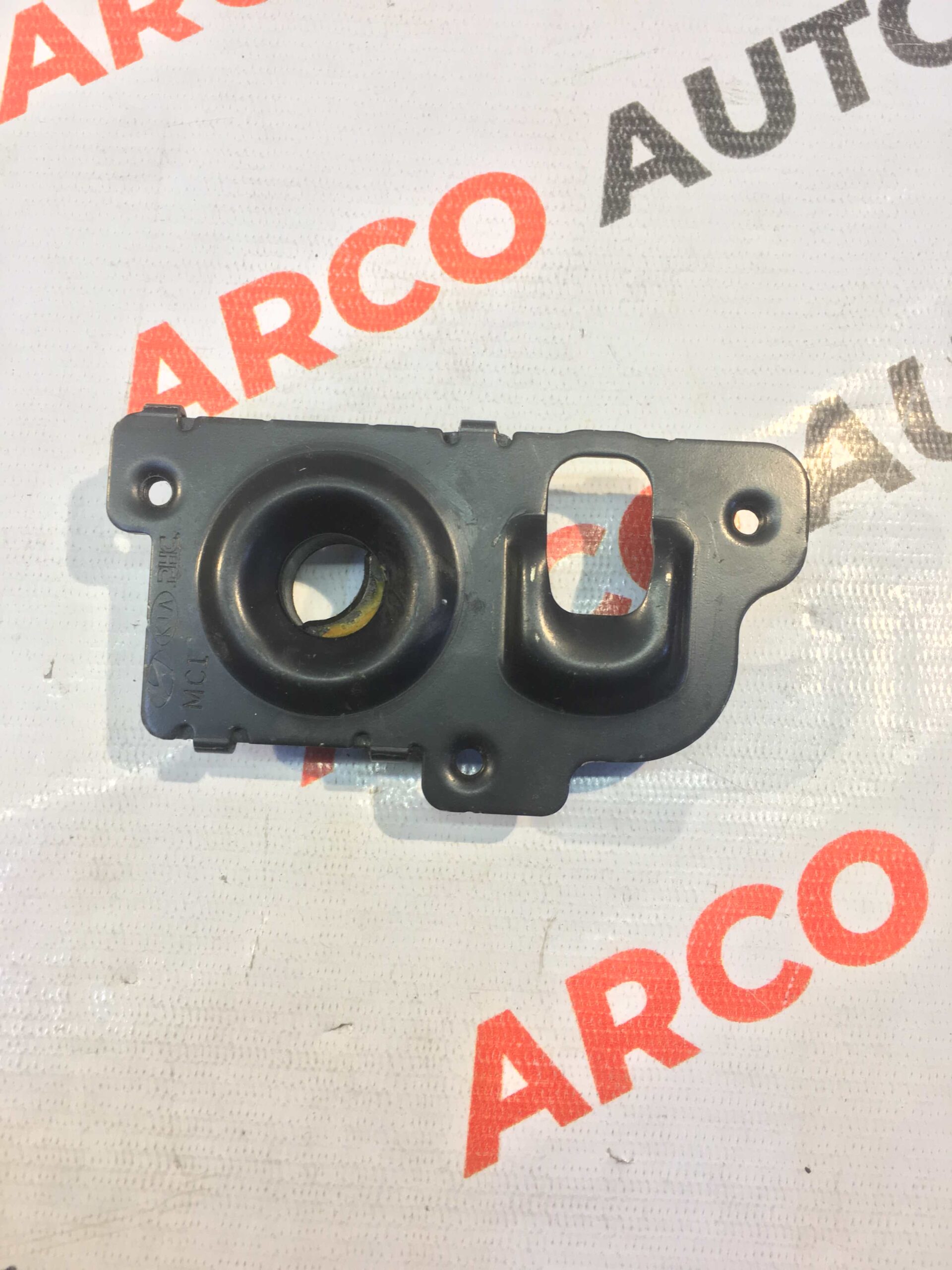 BONNET LOCK VERNA 07 UPP HYU 811301G500