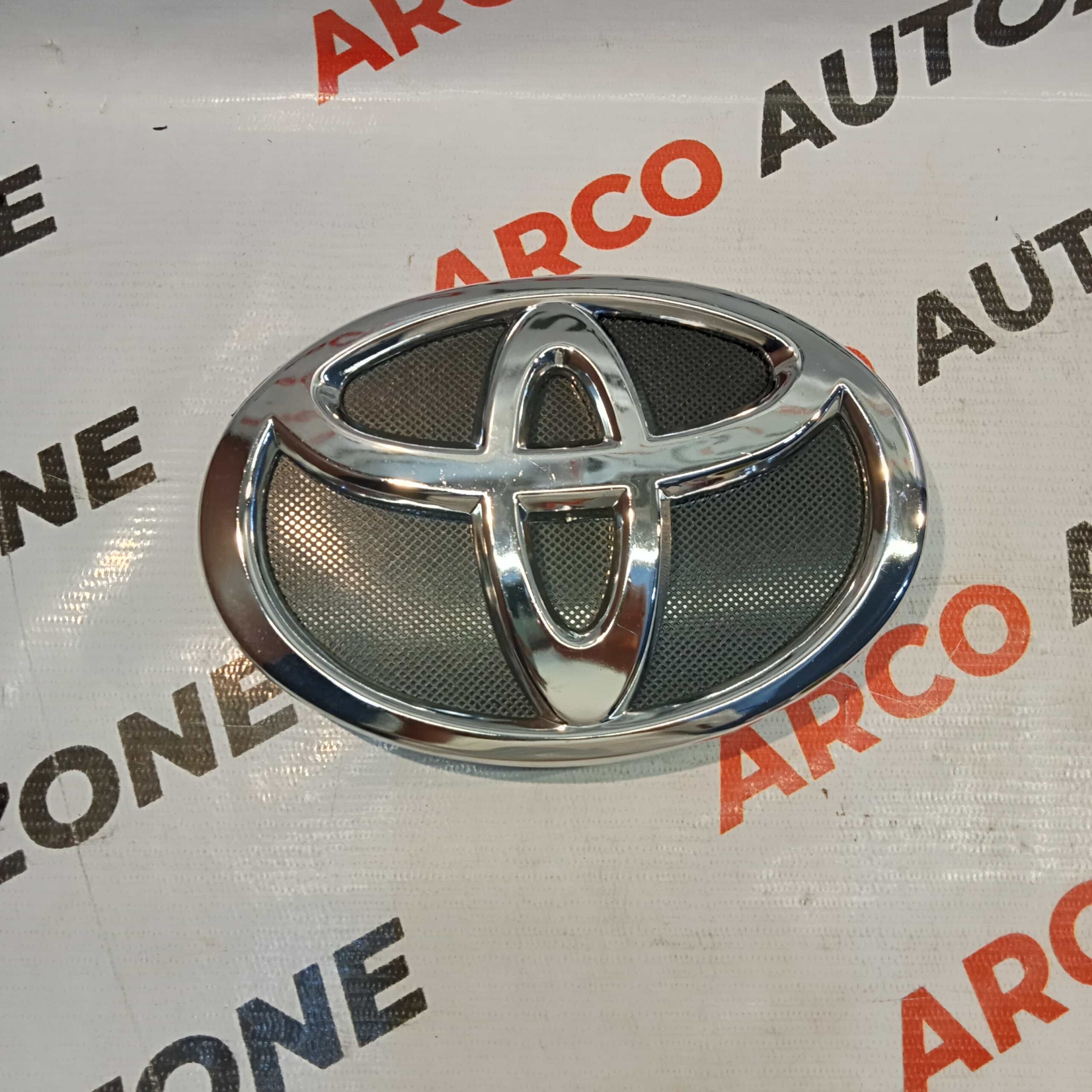 FRONT GRILL LOGO FORTUNER T4 IMP