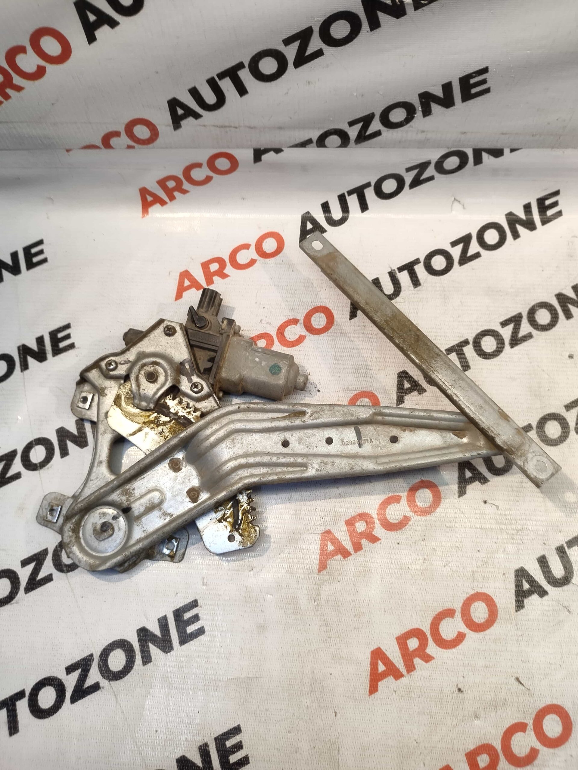 GLASS MACHINE AMAZE BRIO REAR RIGHT WITH MOT USED