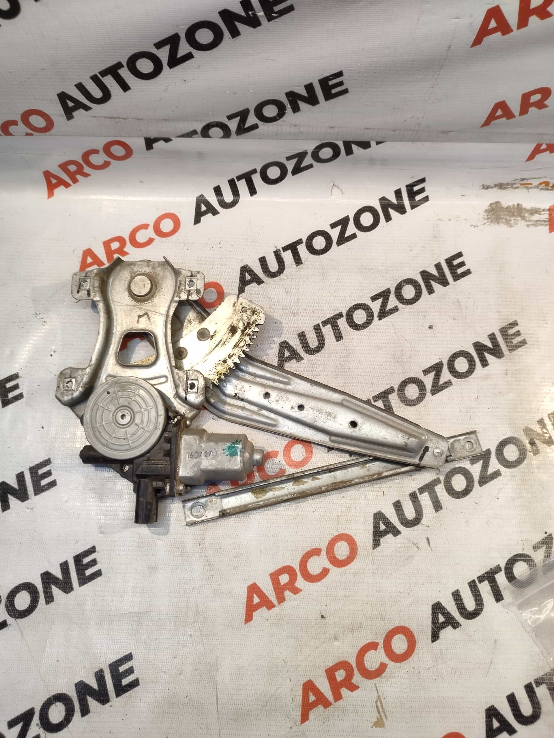 GLASS MACHINE AMAZE BRIO REAR RIGHT WITH MOT USED