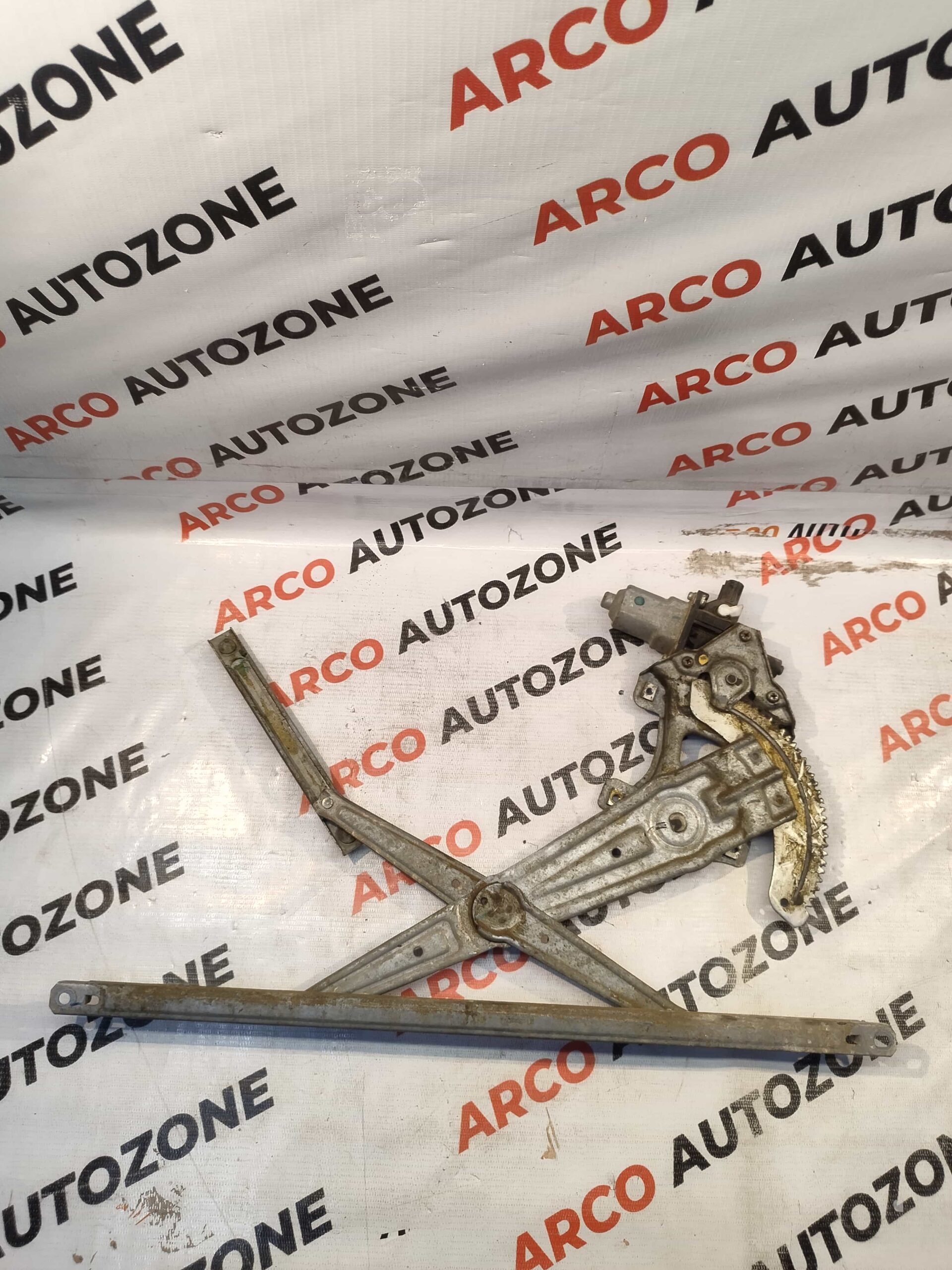 GLASS MACHINE AMAZE BRIO FRONT RIGHT WITH MOT USED