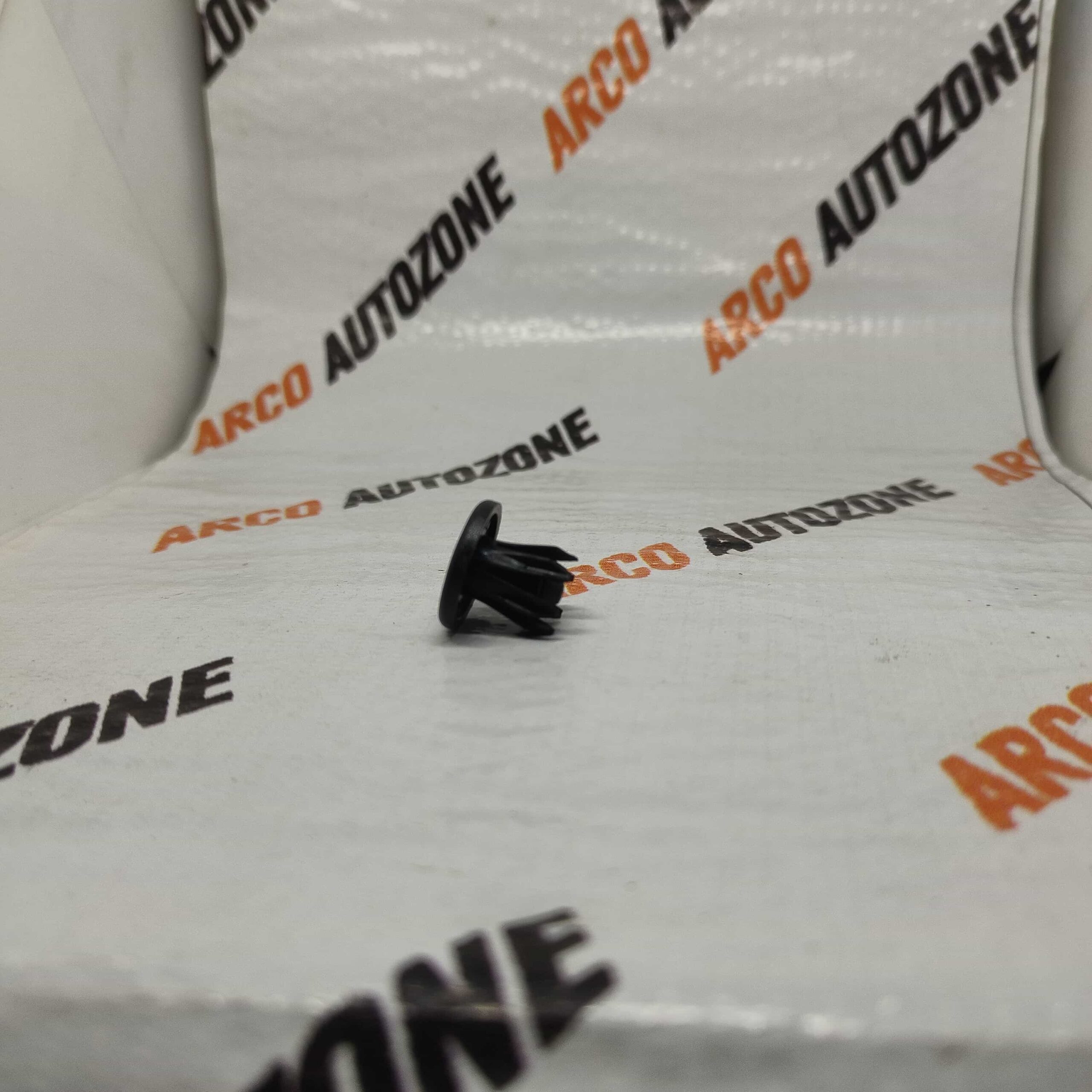 FENDER LINING LOCK THAR PACK OF 10 7102
