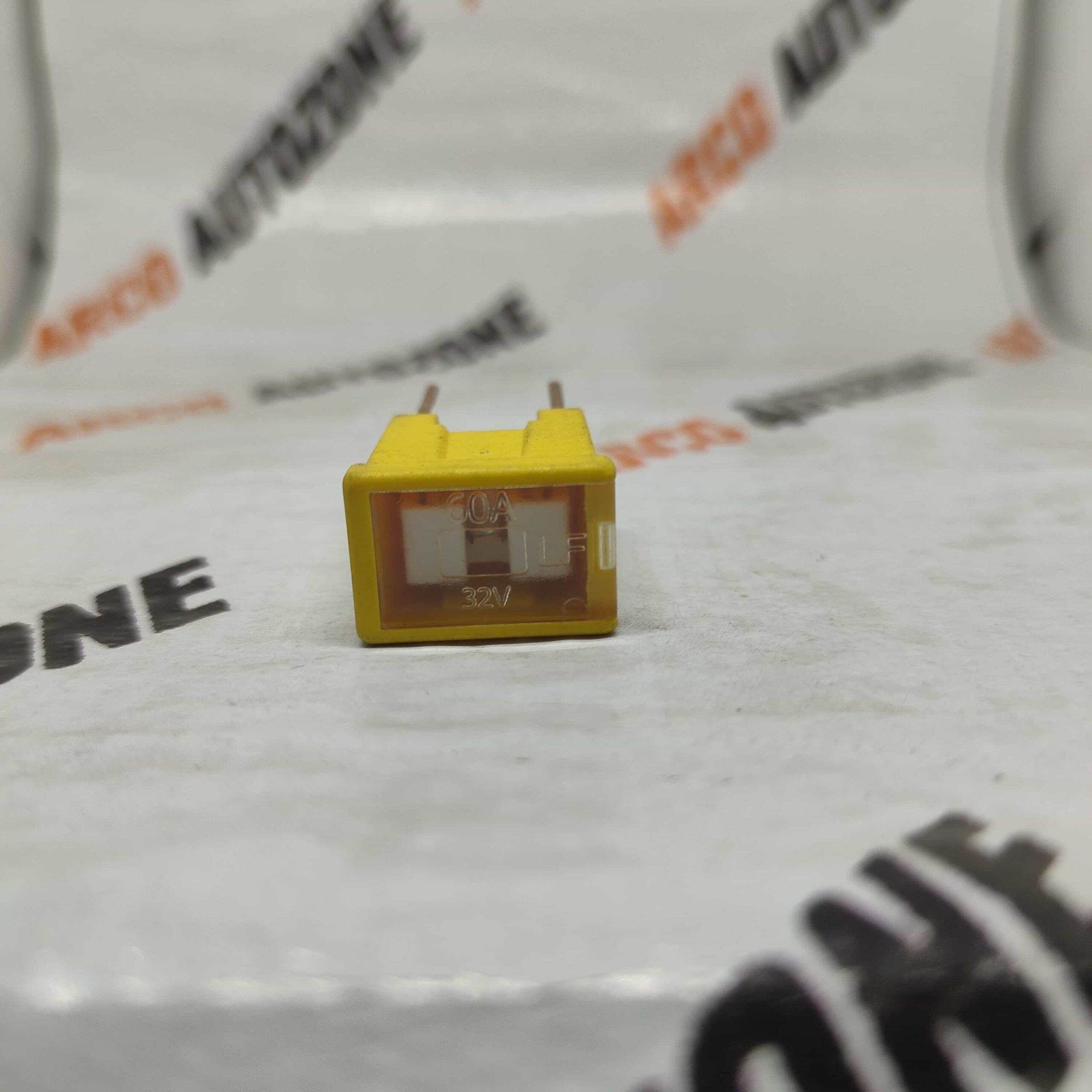BT MALE 60 AMP YELLOW