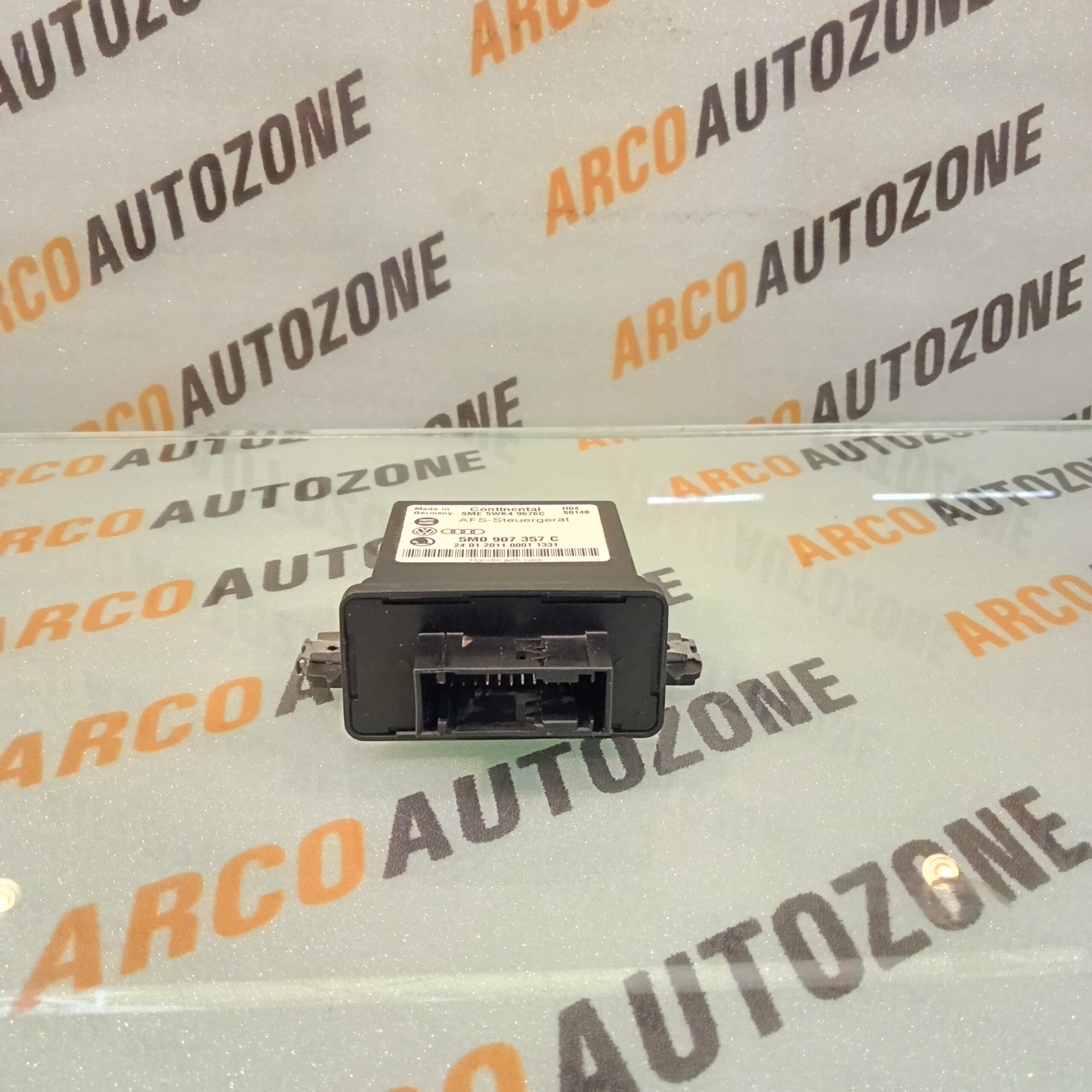 LIGHTING HEAD LIGHT MOTOR SUPERB T2 USED 5M0907357C