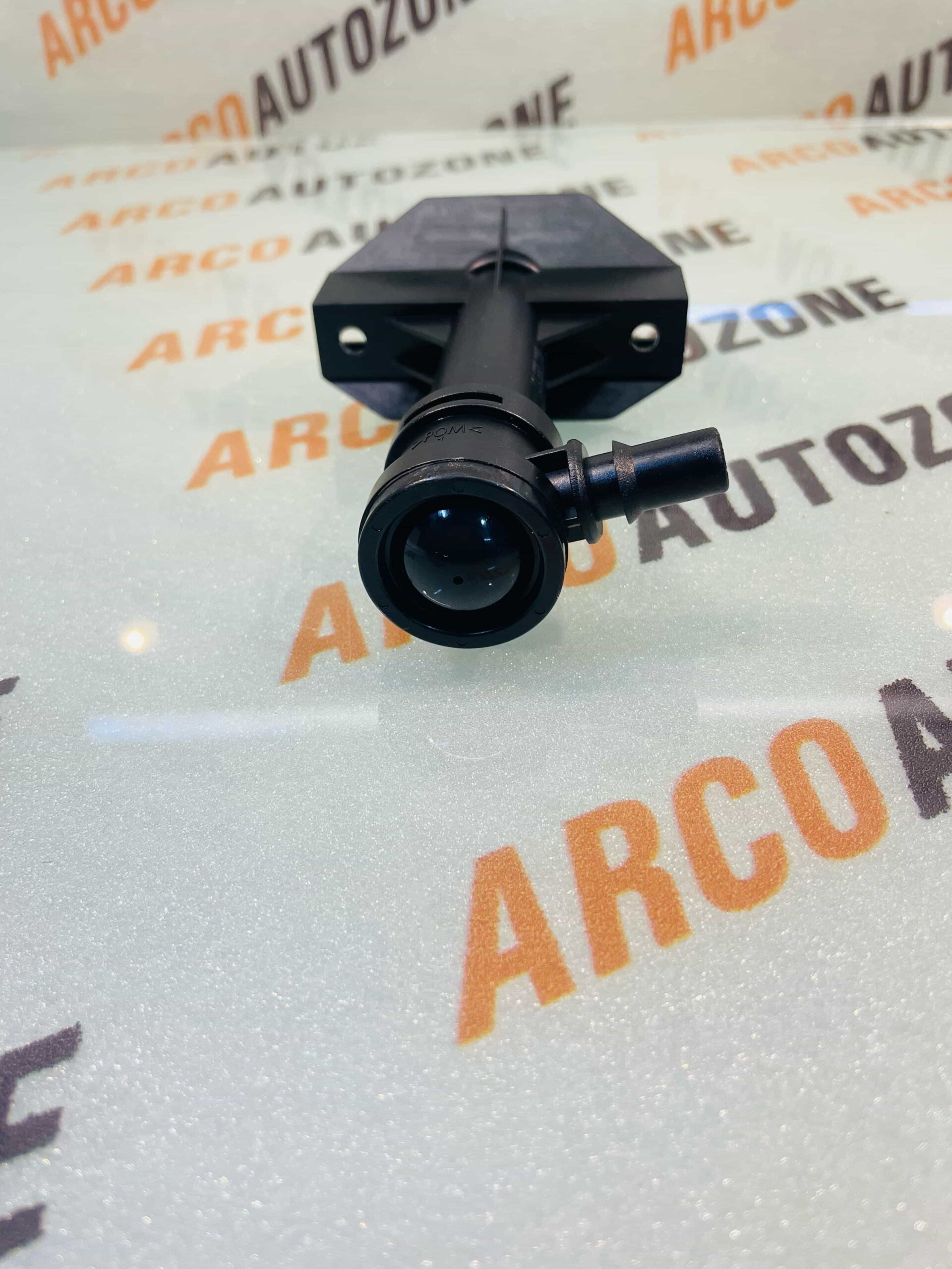WIPER NOZZLE Q3 T1 LEFT IMP 8U0955101