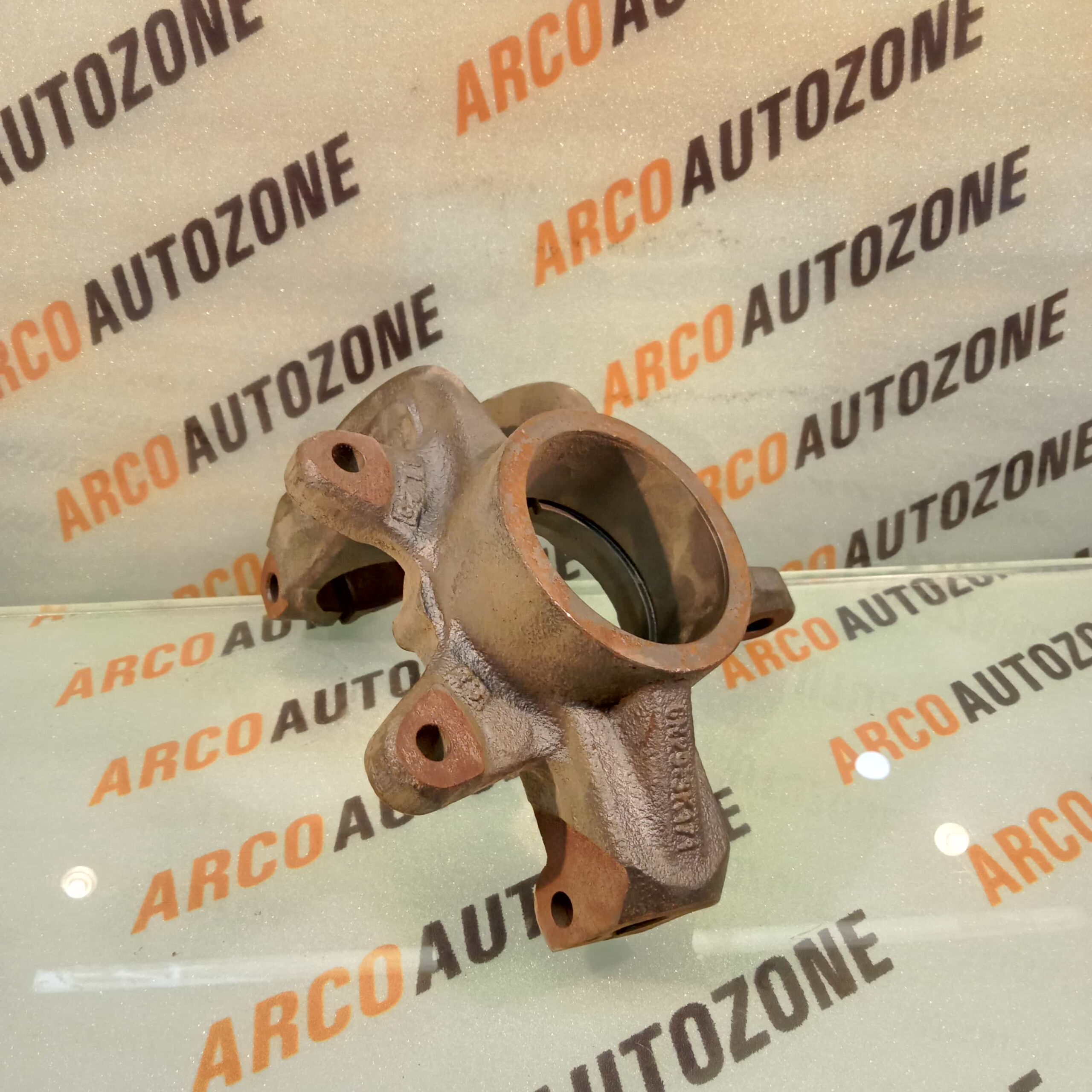 NUCKLE FIGO FIESTA LEFT FORD 6N2Z3K186C