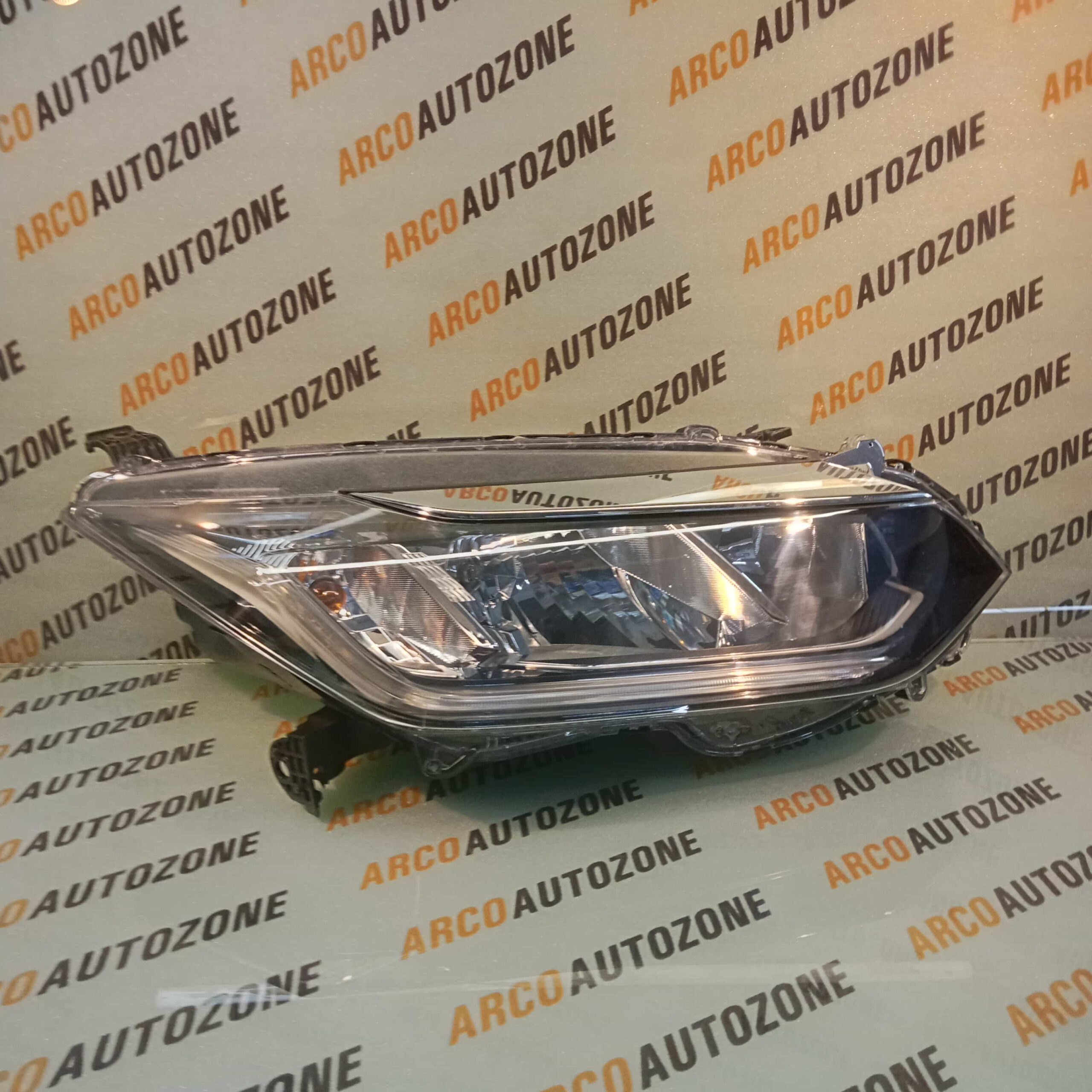 LIGHTING HEAD LIGHT CITY T8 RIGHT NON PROJ
