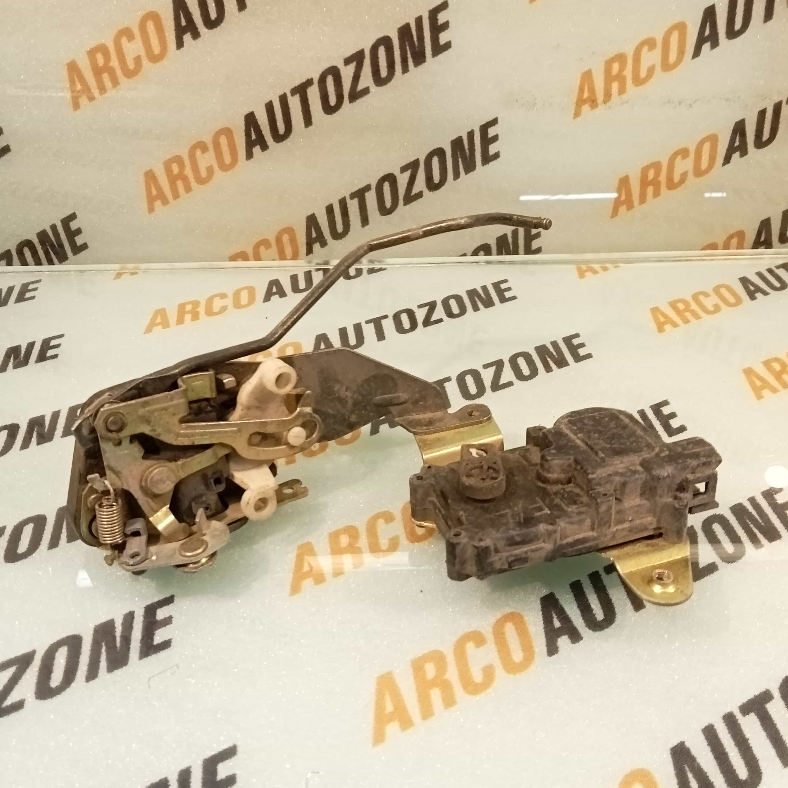 DOOR LATCH ACCENT FRONT LEFT PWR WITH GUN USED 8131025030