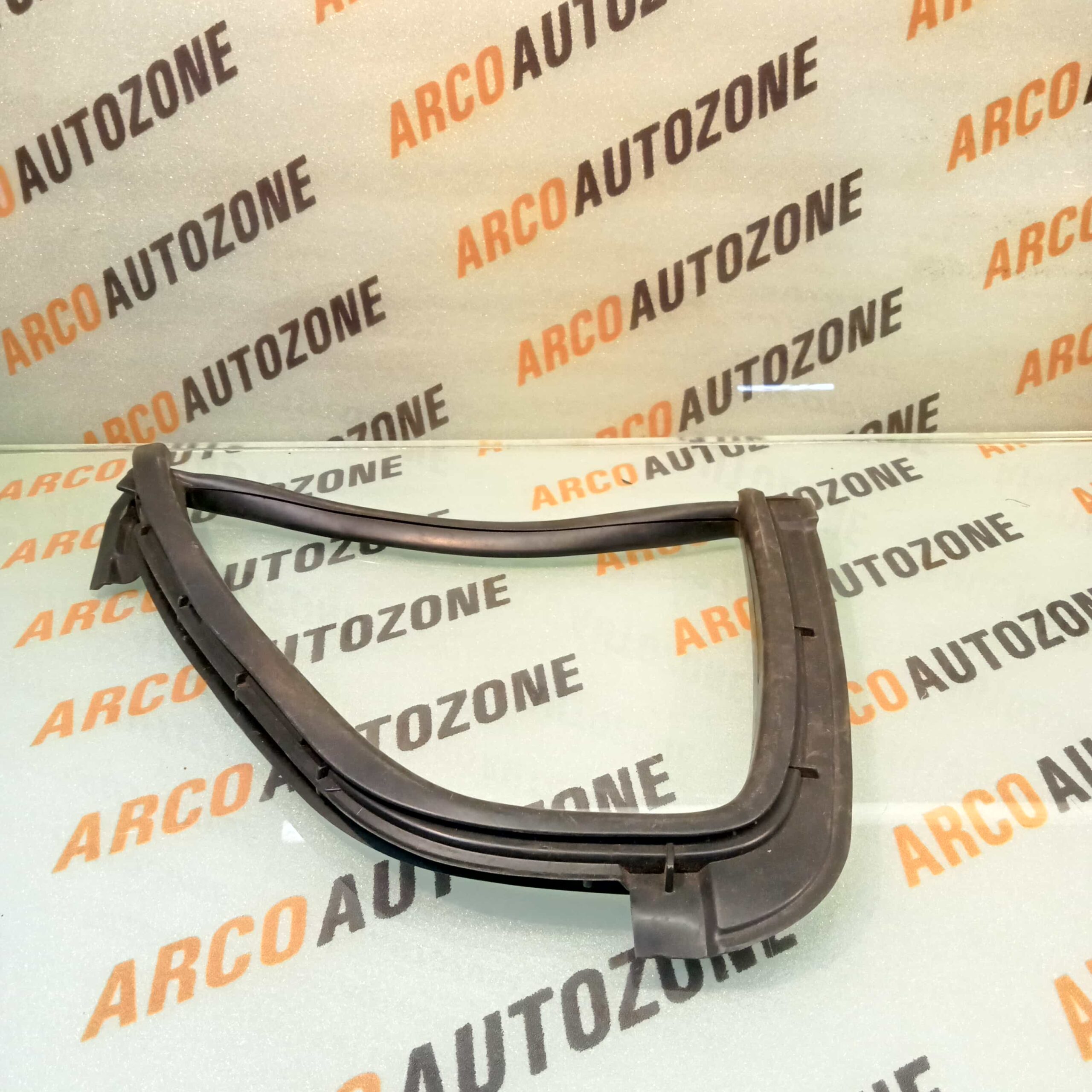 QUARTER GLASS RUBBER ASTAR LEFT MGP 84675M68K00