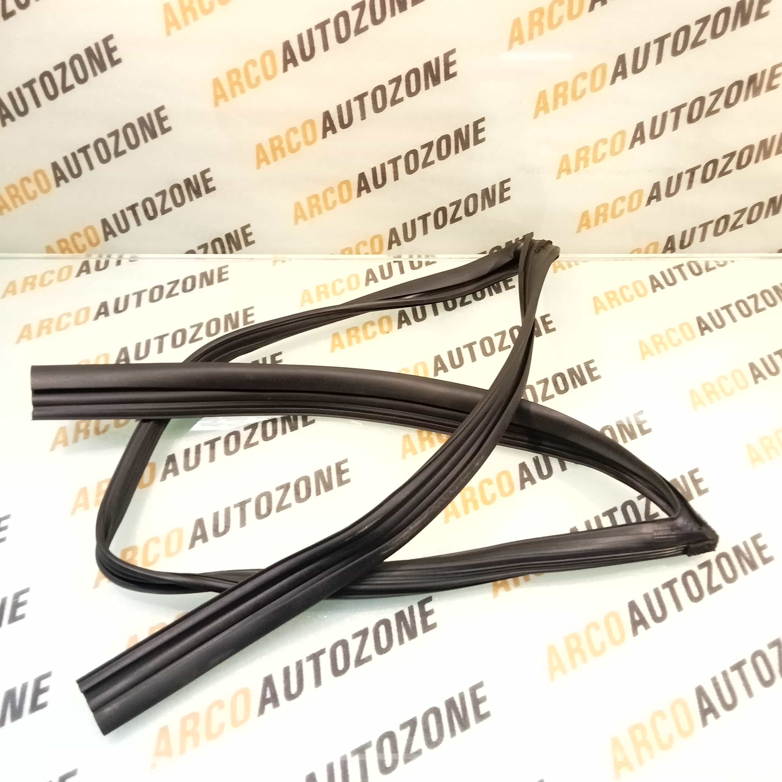 RUN CAHNNEL RUBBER VERNA 18 FRONT RIGHT IMP