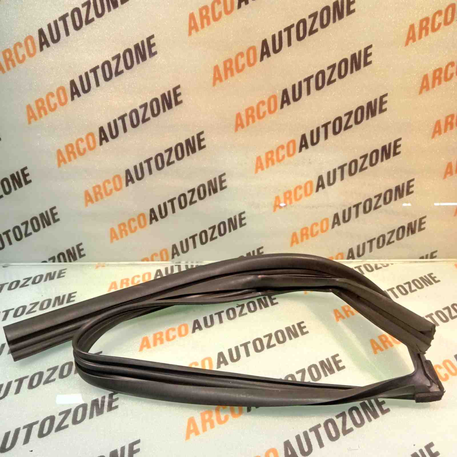 RUN CAHNNEL RUBBER VERNA 18 REAR RIGHT IMP