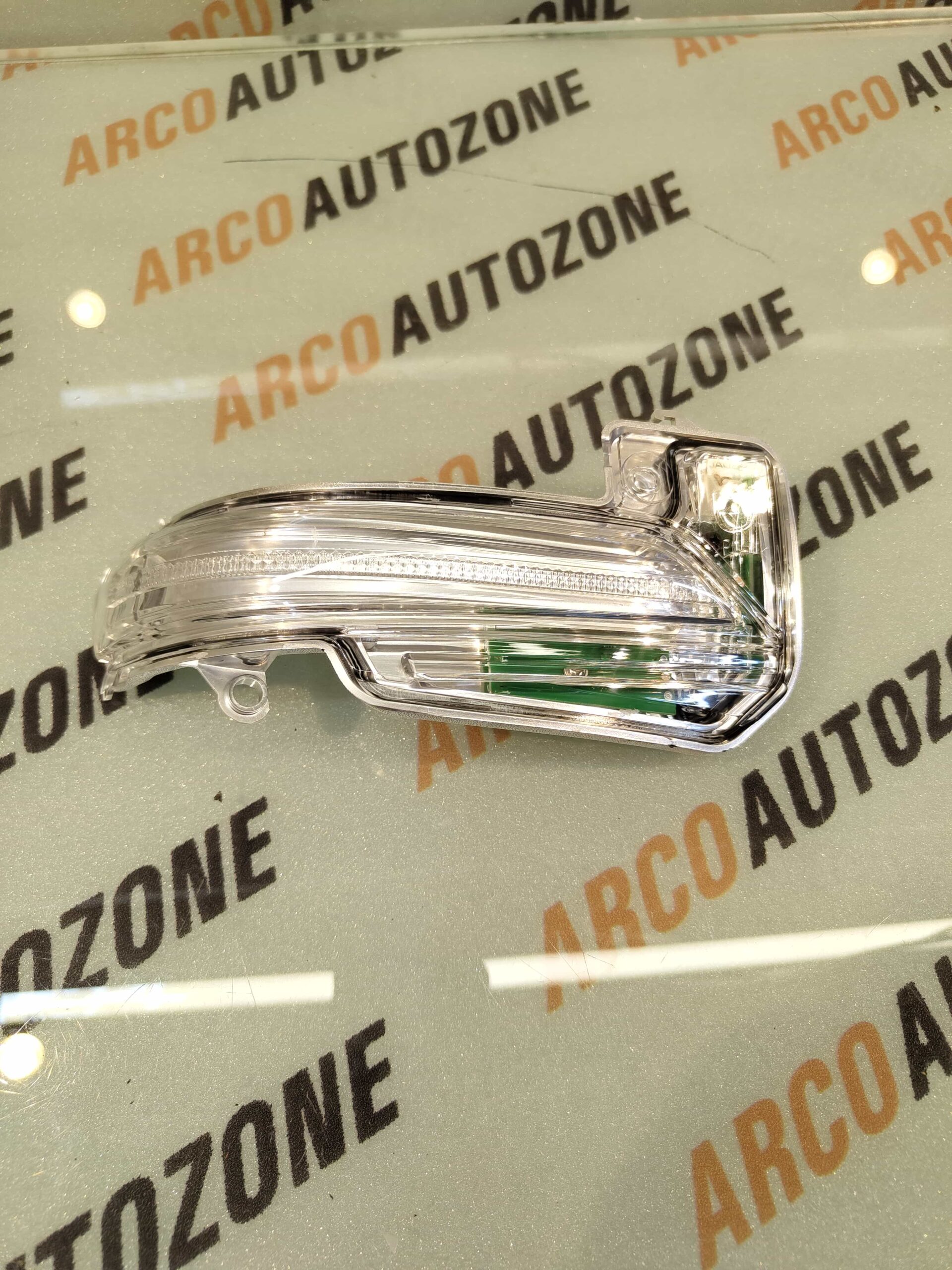 SIDE MIRROR INDICATOR CRYSTA FORTUNER HILUX CHR RIGHT IMP