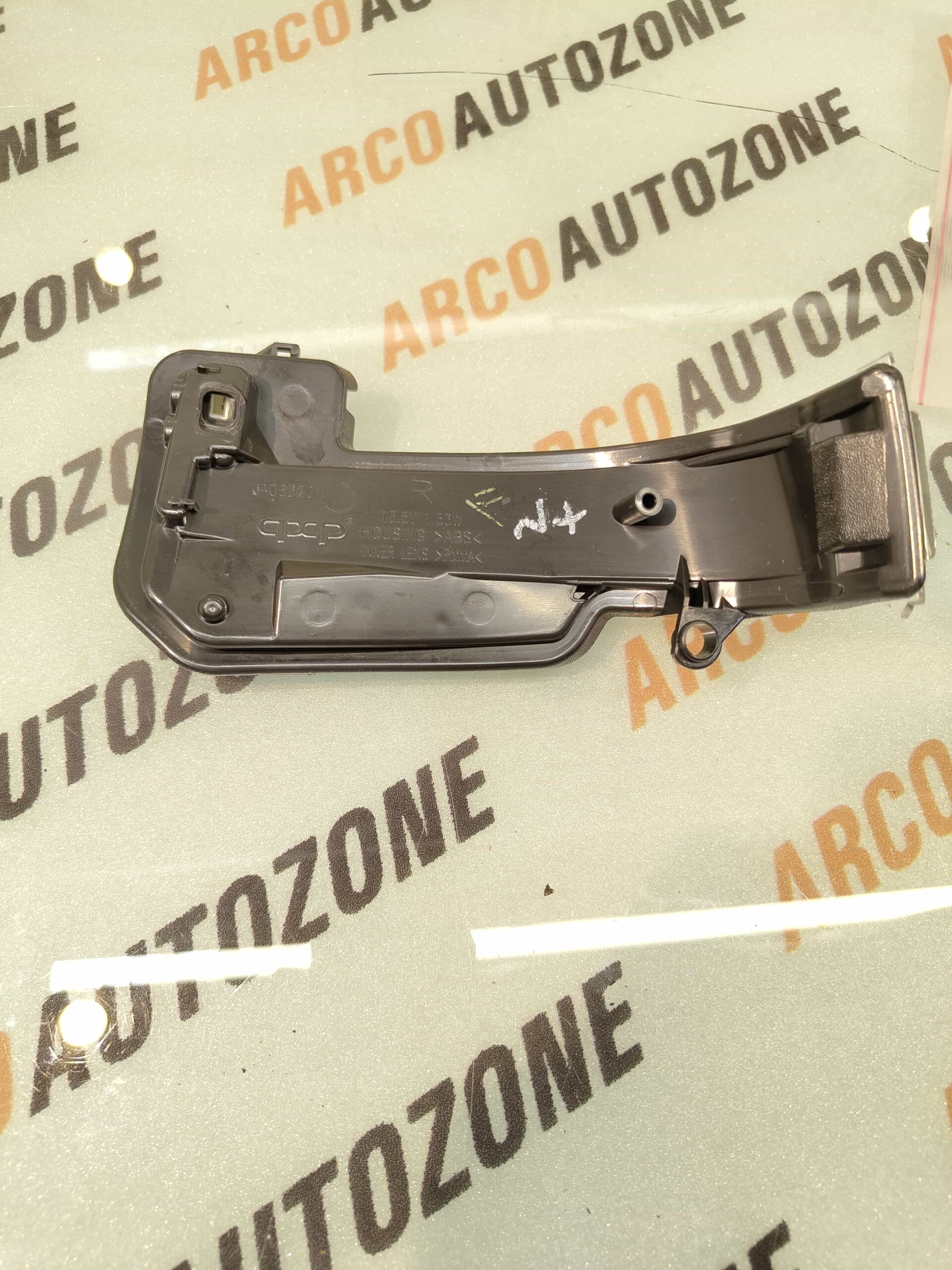 SIDE MIRROR INDICATOR CRYSTA FORTUNER HILUX BLK RIGHT IMP