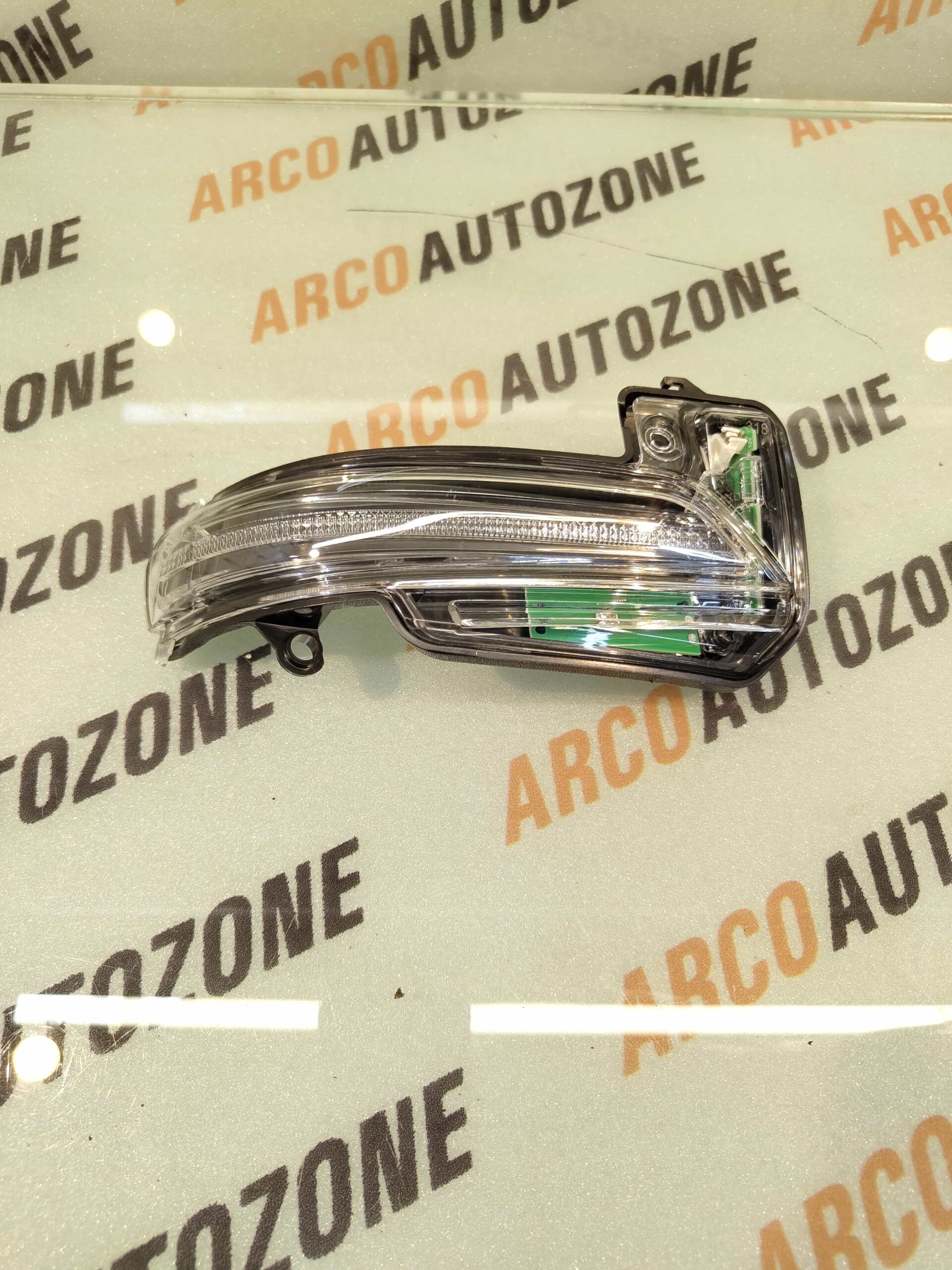 SIDE MIRROR INDICATOR CRYSTA FORTUNER HILUX BLK RIGHT IMP