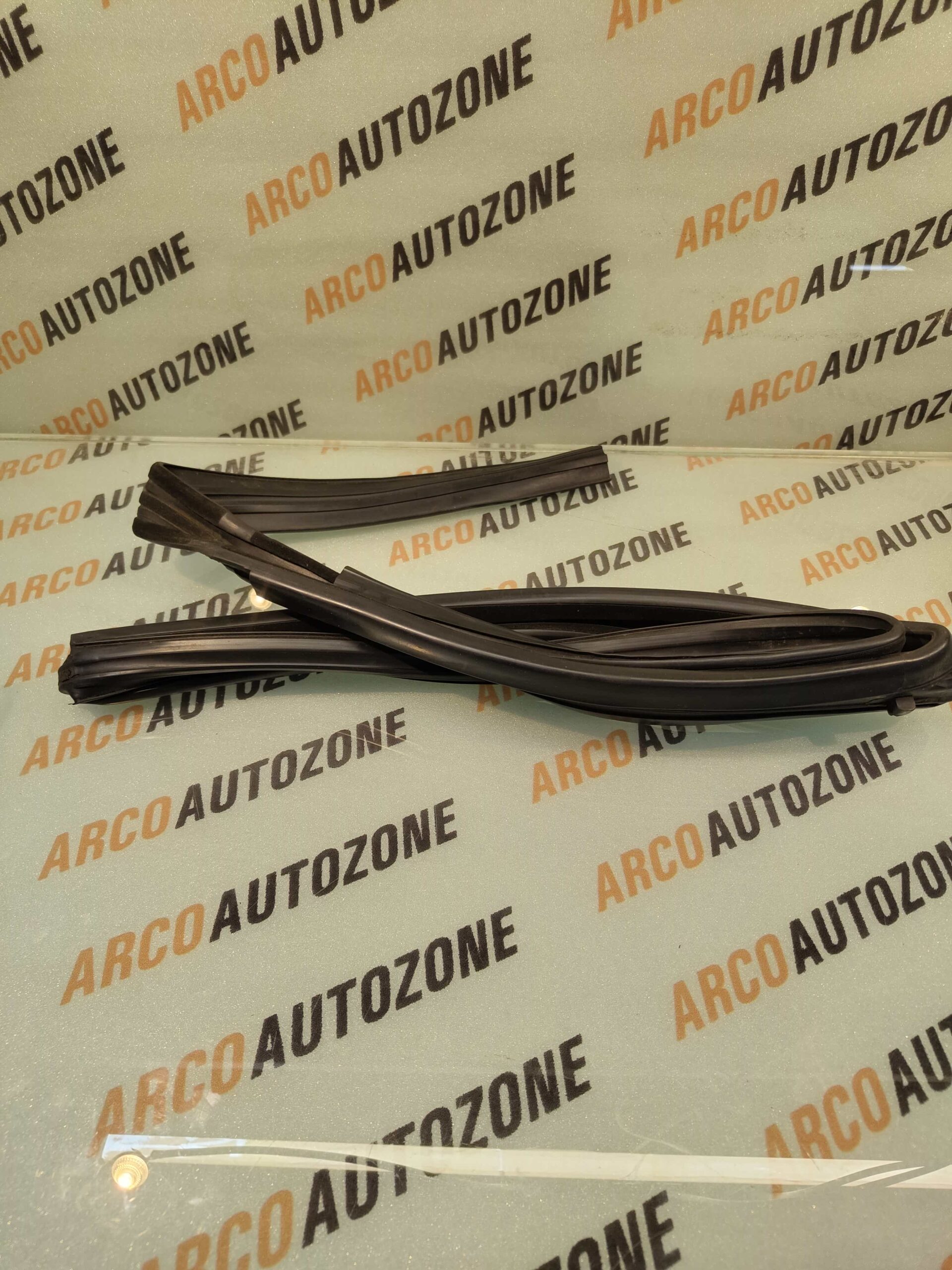 RUN CHANNEL RUBBER SWIFT 12 REAR LEFT IND