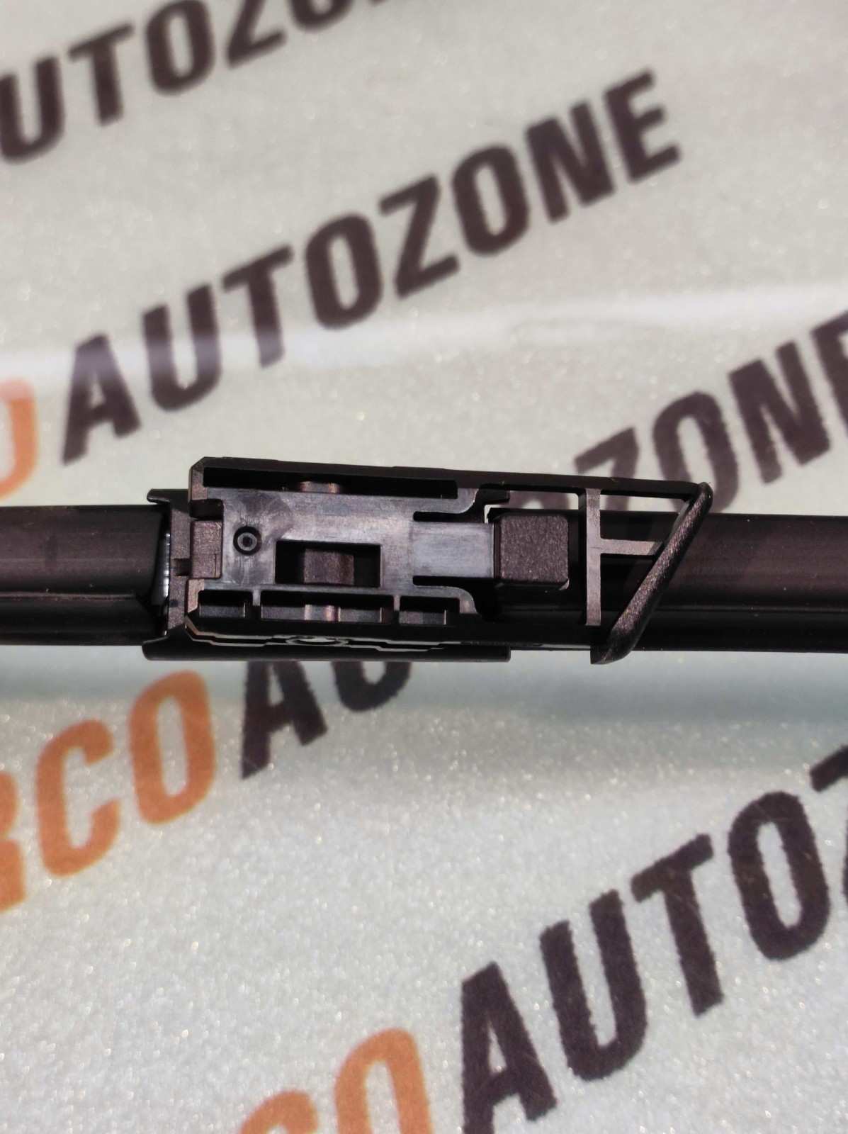 WIPER BLADE RIGHT XUV 700 HECTOR 24 VALEO 589535