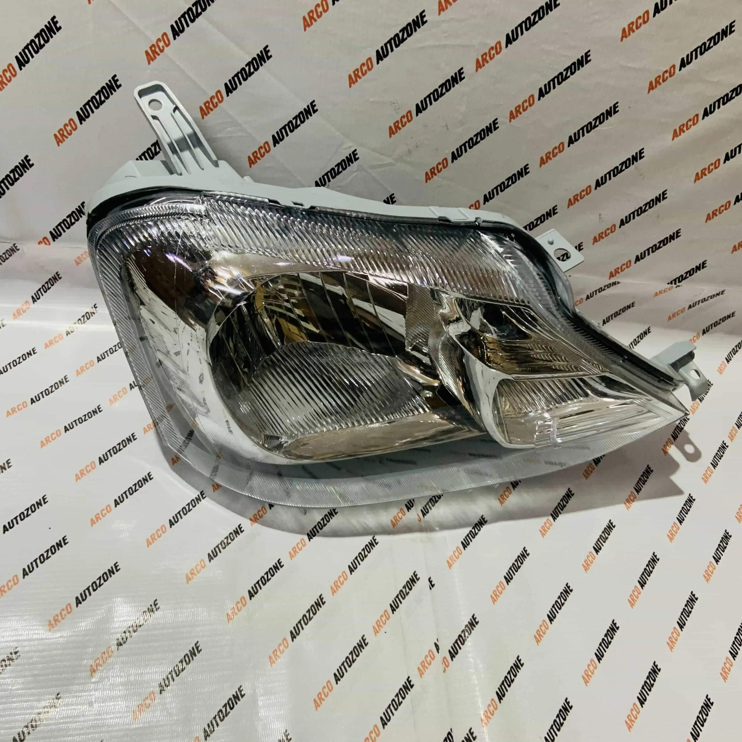 LIGHTING HEAD LIGHT ETIOS RIGHT AUTO ILH00842RH