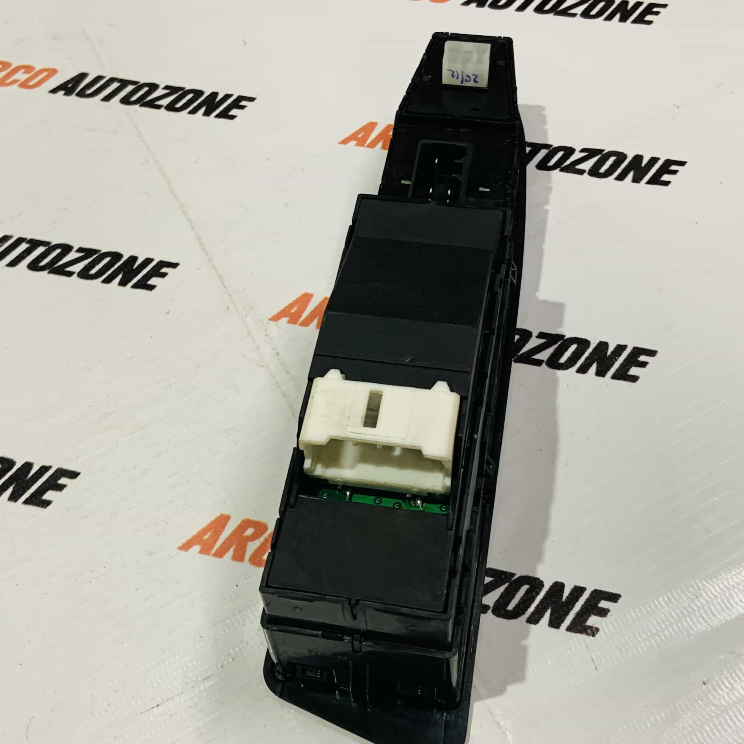 POWER WINDOW SWITCH MAIN XUV500 BLACK WITH FOLD S21154