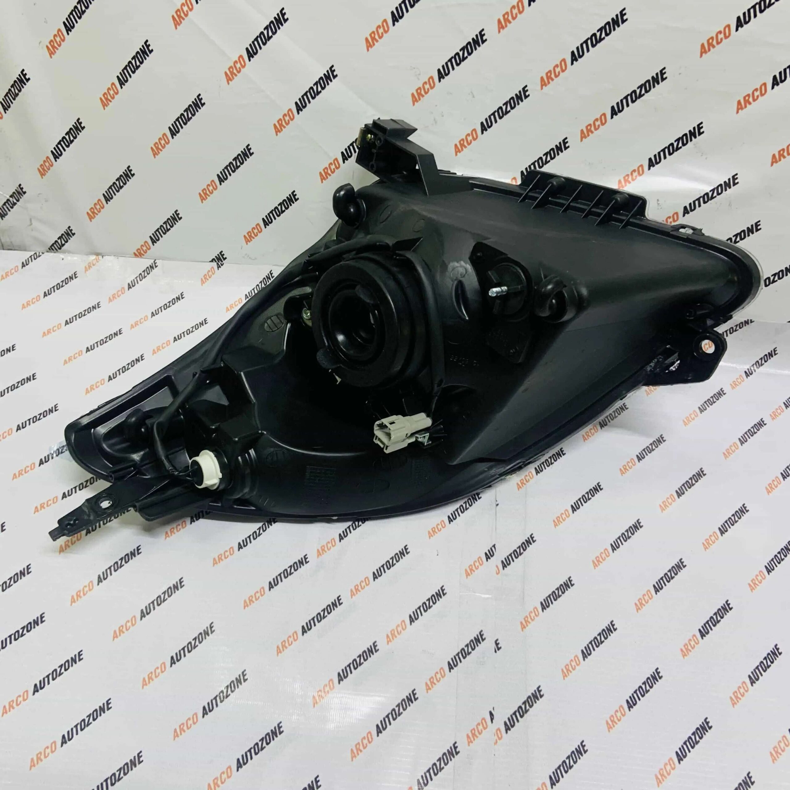 LIGHTING HEAD LIGHT RIGHT SWIFT T1 WT MOTOR LUMAX 039HLASWR