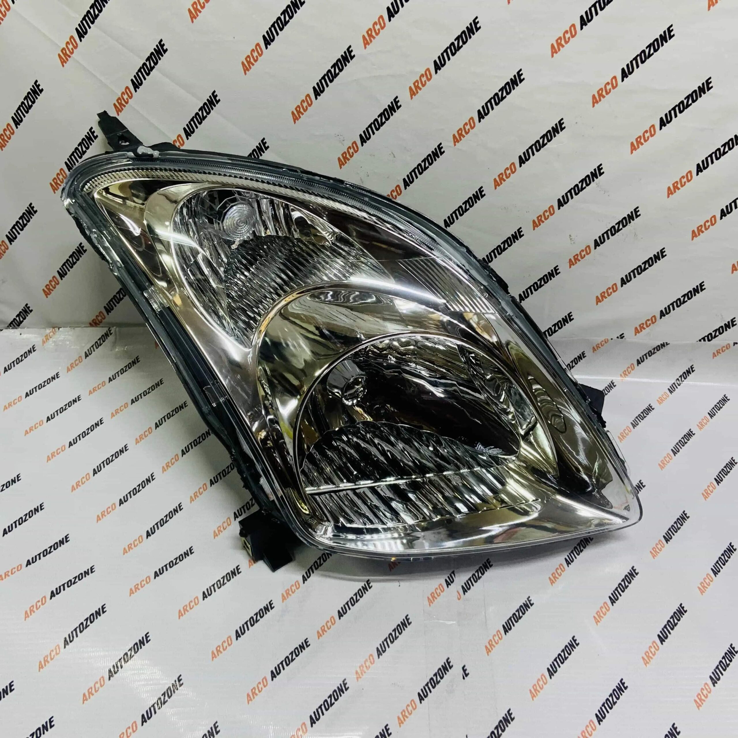 LIGHTING HEAD LIGHT RIGHT SWIFT T1 WT MOTOR LUMAX 039HLASWR